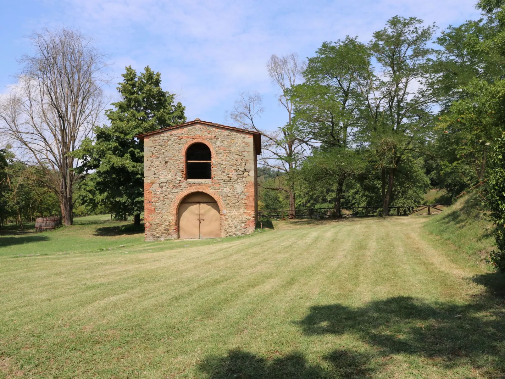 Schönes 1-Zimmer-Apartment-Buiten