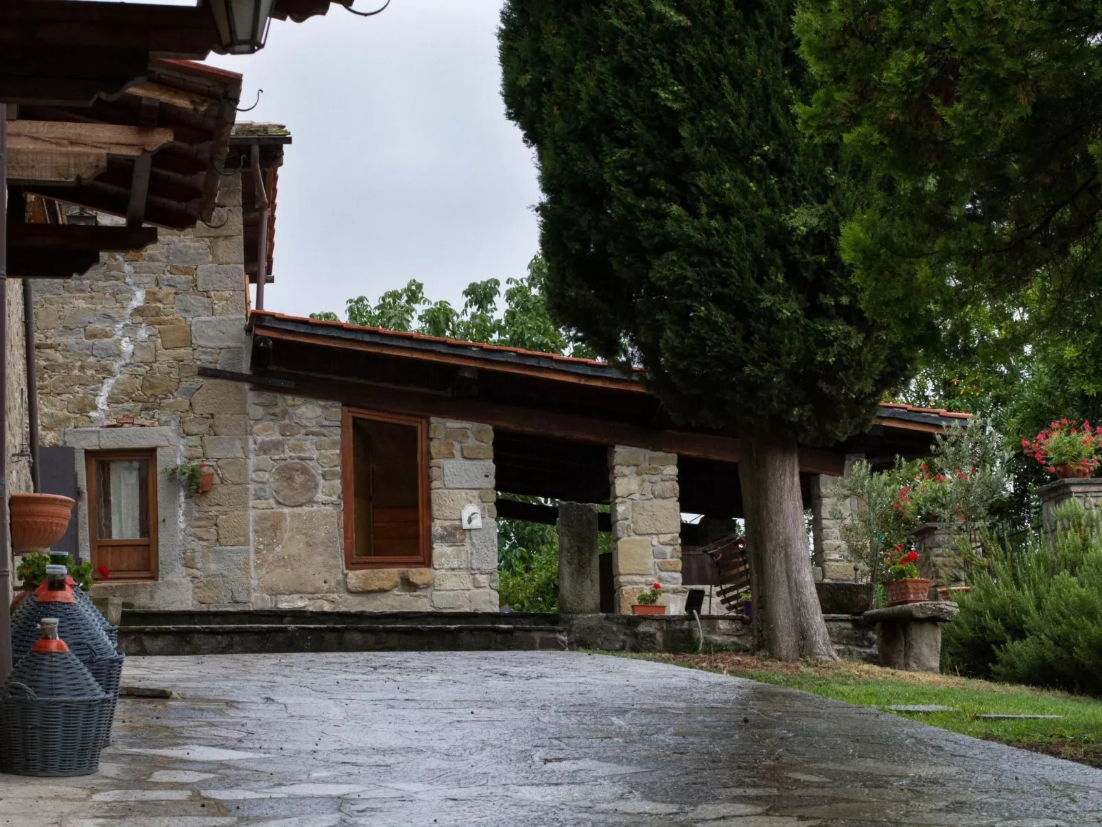 Lindenhaussiedlung mit Gemeinschaftspool-Binnen