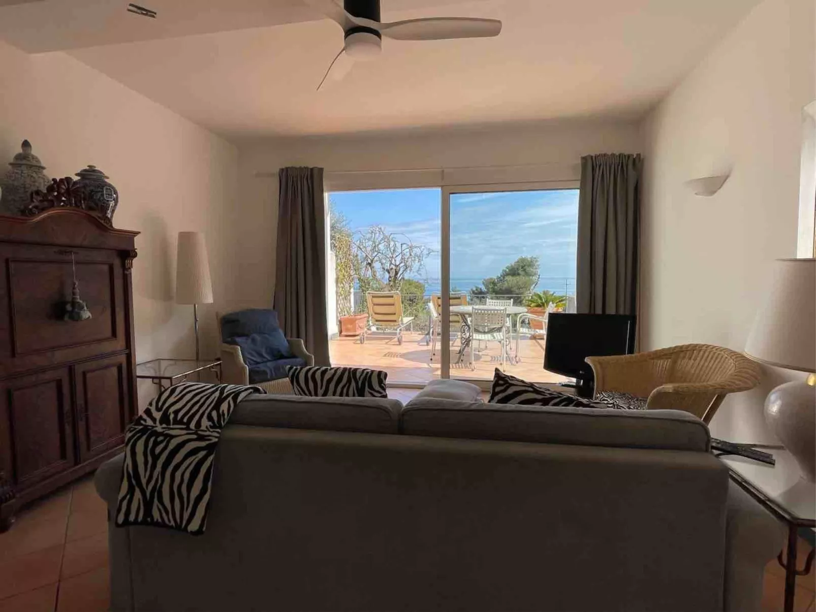 Junges Haus' Wohnung mit Wasserblick-Binnen