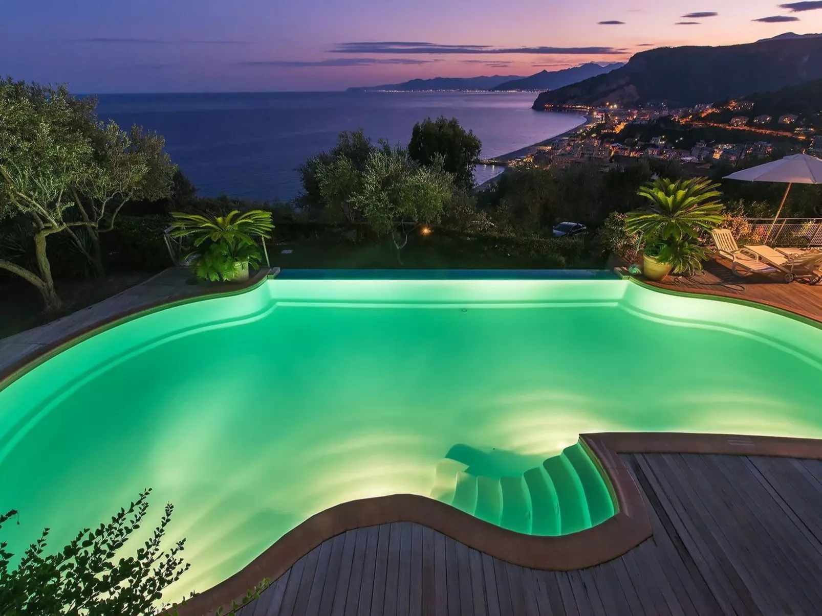 Wohnung mit Terrasse, Gemeinschaftspool und Aussicht-Buiten