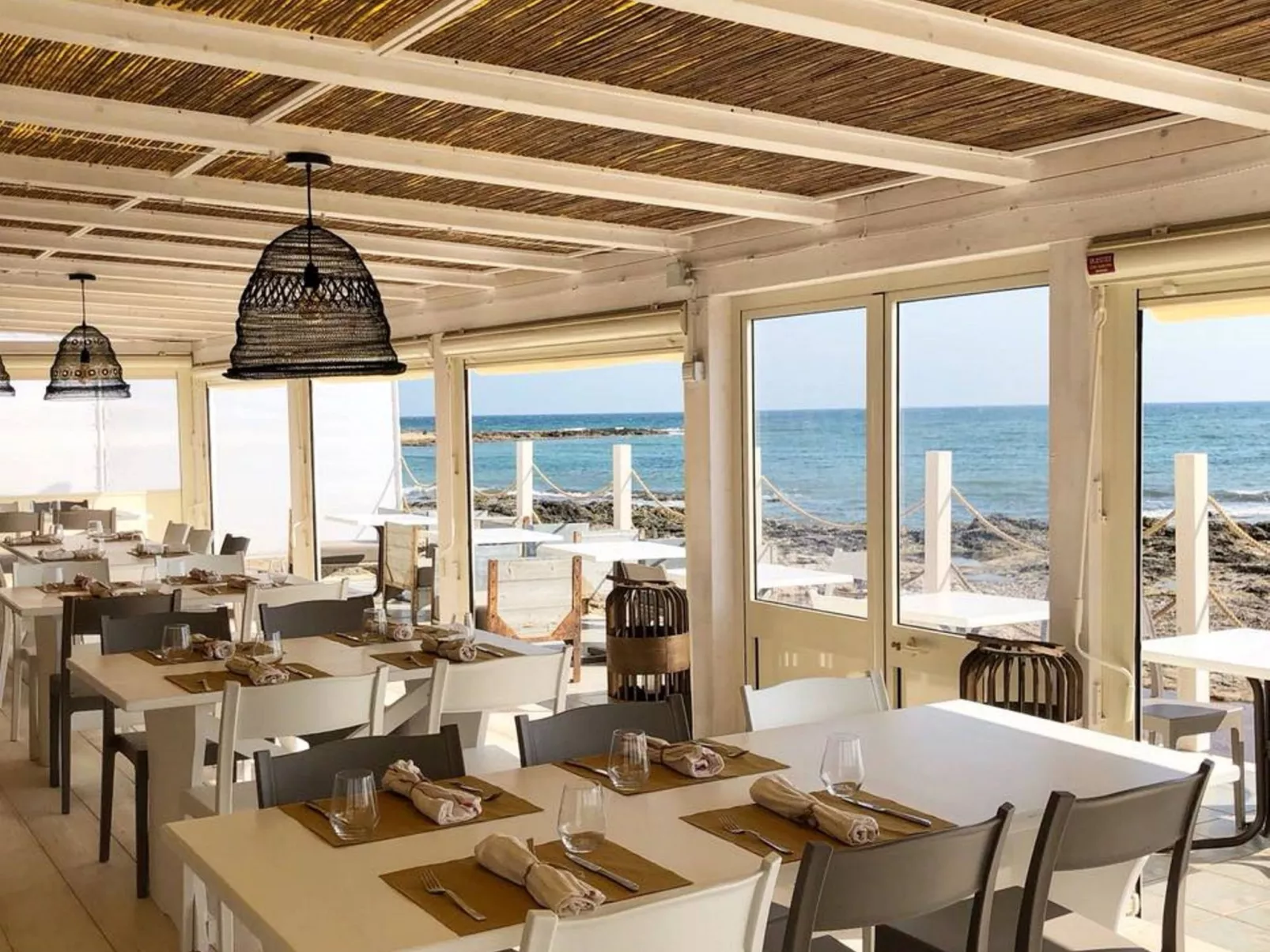 Flacher Rasen links-Binnen