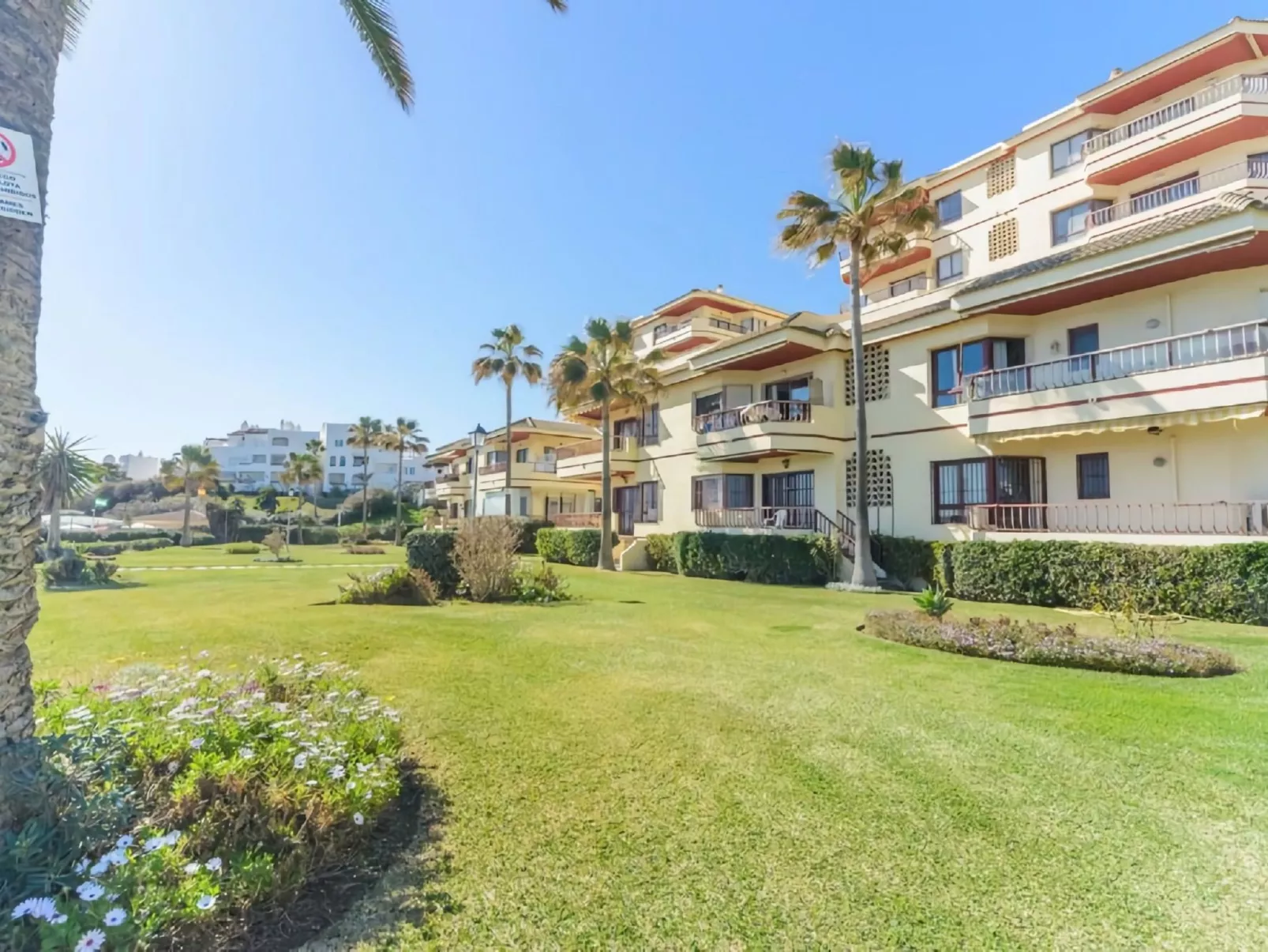 Tolle Ferienwohnung in Las Lagunas De Mijas mit Garten, gemeinschaftlichem Pool-Binnen
