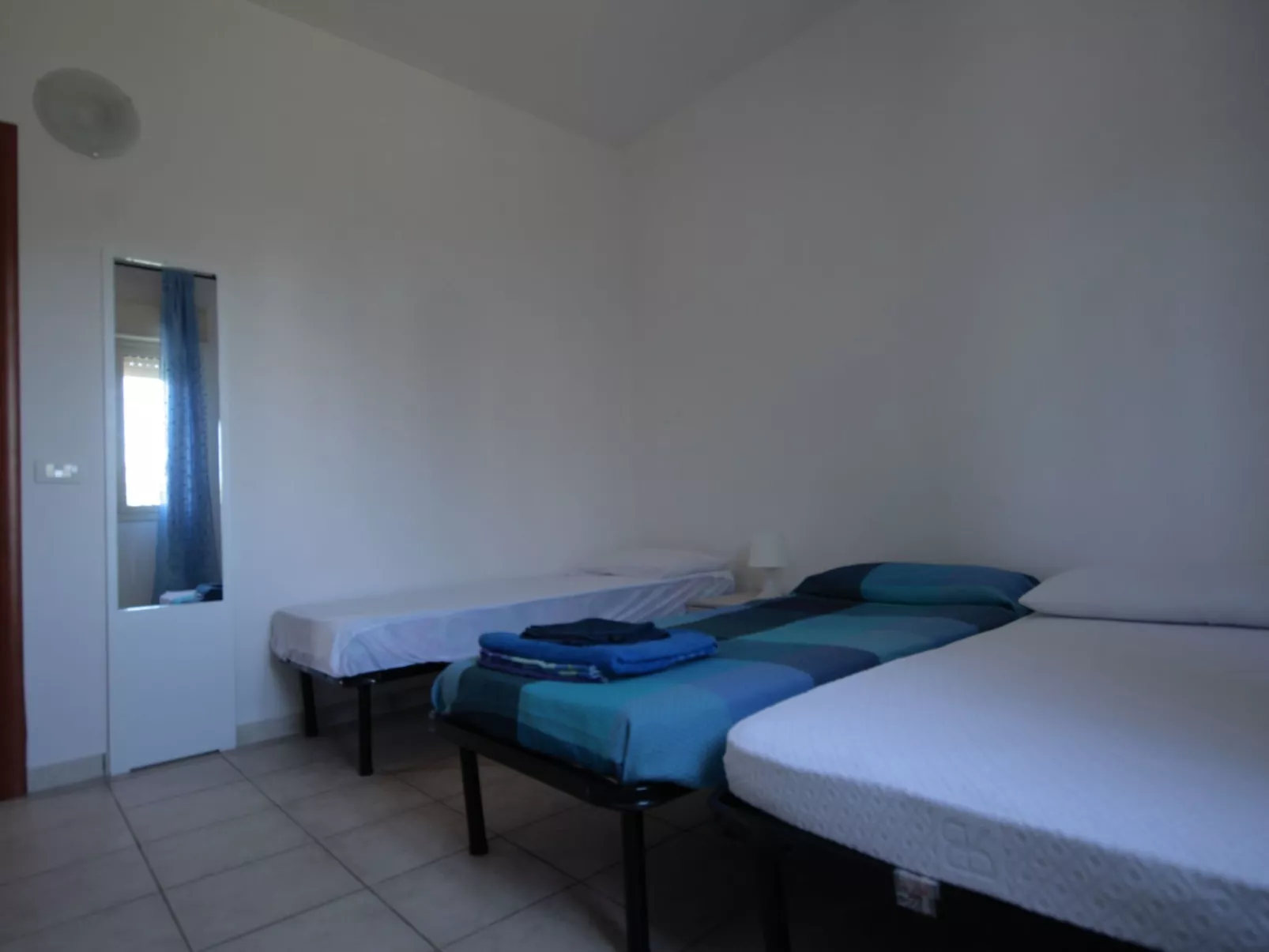 Ebenerdig auch für Rollstuhlfahrer geeignet mit Terrasse und Parkplatz-Binnen