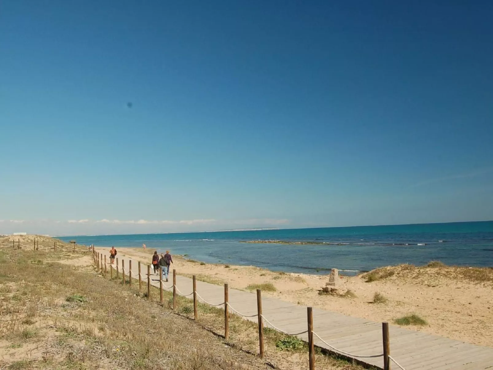 "Pinada Beach" mit Schwimmbad-Buiten