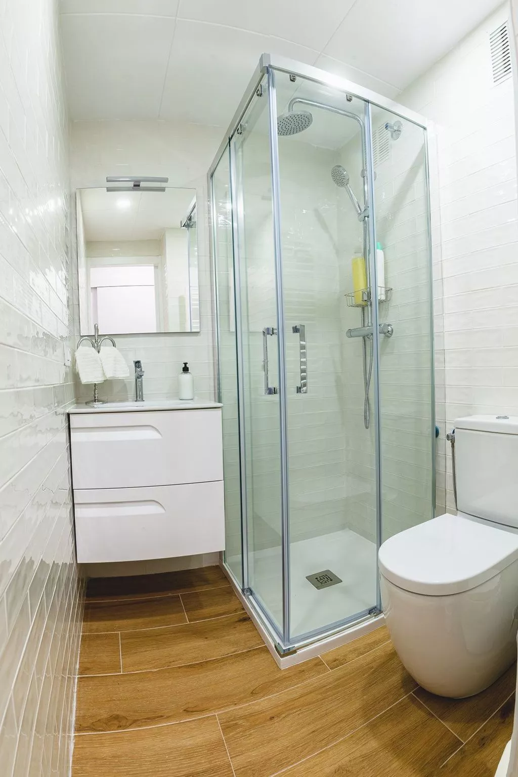 Appartement mit überdachtem Balkon und Meerblick in Strandlage-Image-tags.info