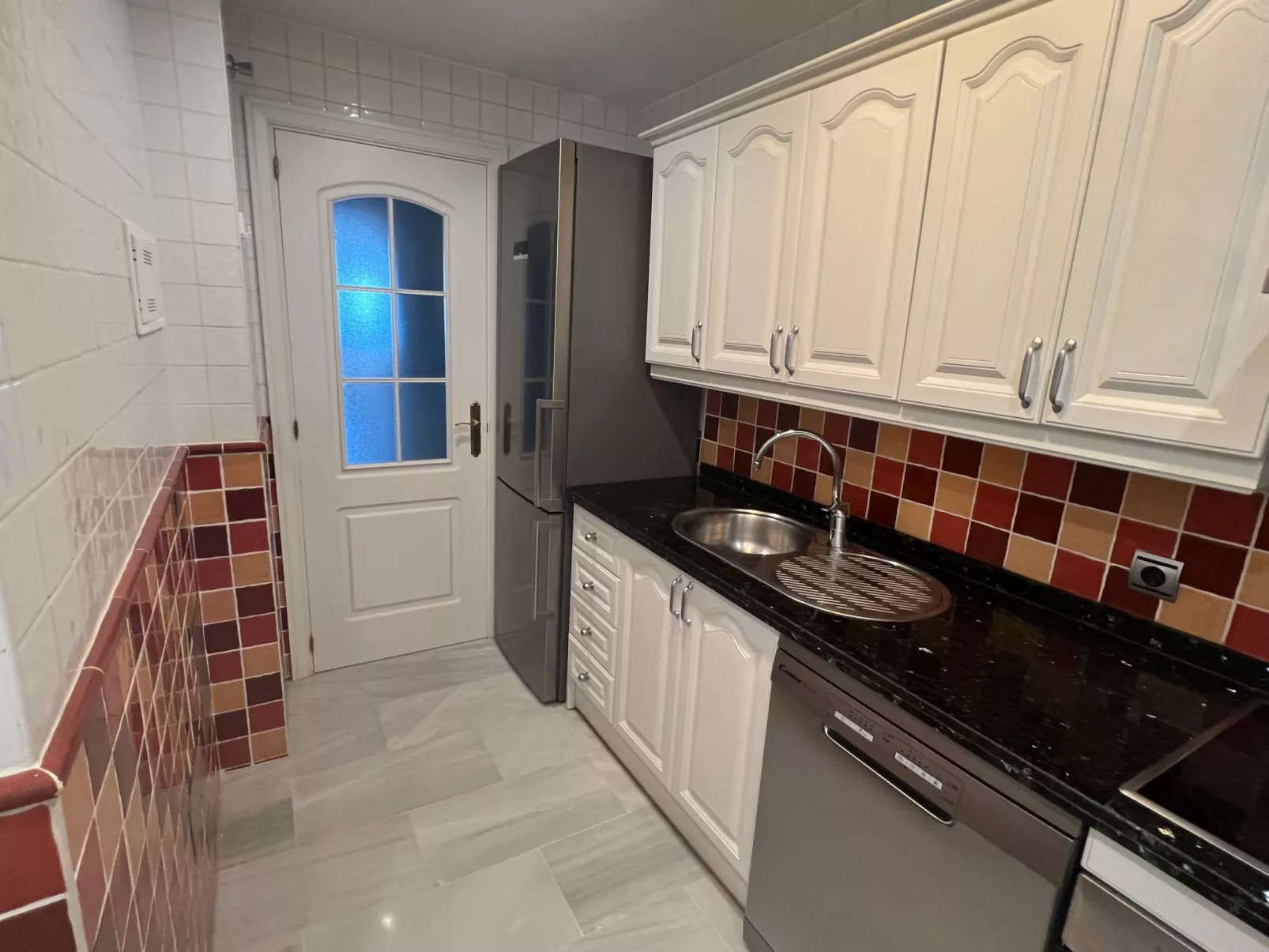 In Sitio De Calahonda mit Privatem Parkplatz und Meerblick-Binnen