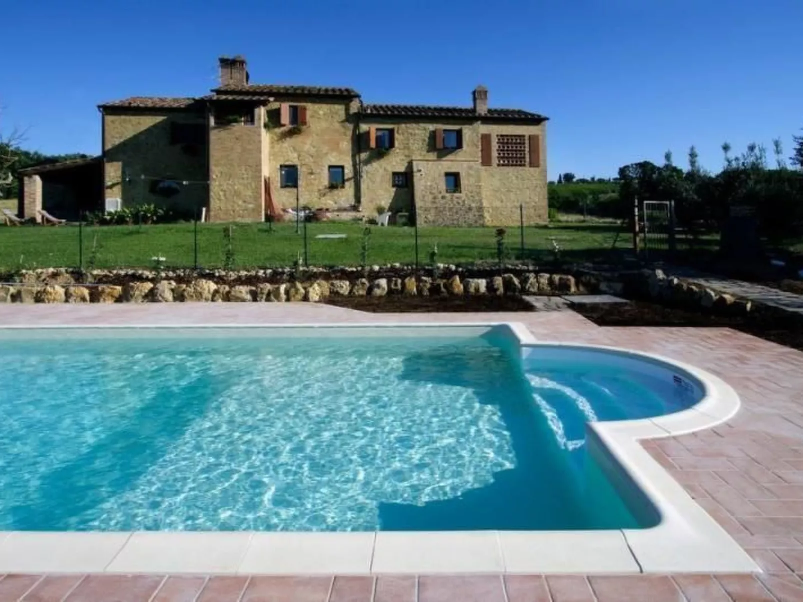 Schönes Ferienhaus in Gambassi Terme mit Privatem Pool-Buiten