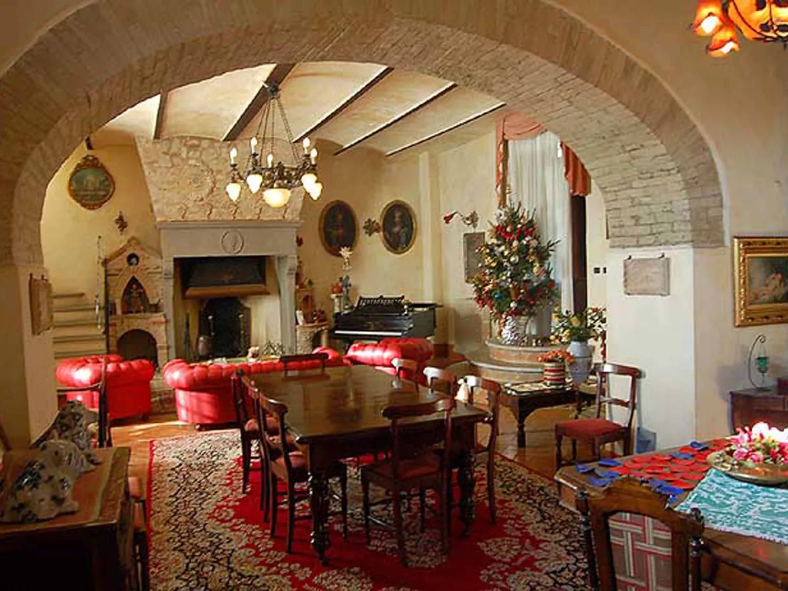 Altes Kloster und eleganter Landsitz-Binnen