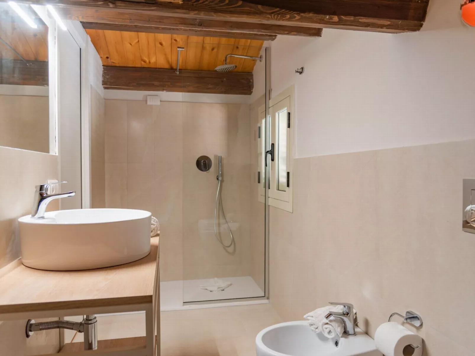 Komfortable und moderne Villa am Strand-Image-tags.info