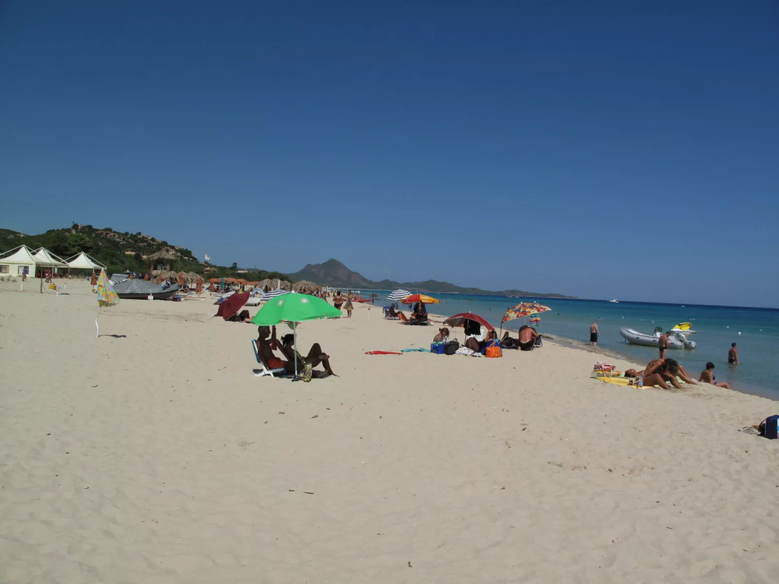 Schöne Villa nur wenige Schritte vom Strand entfernt in Costa Rei-Omgeving