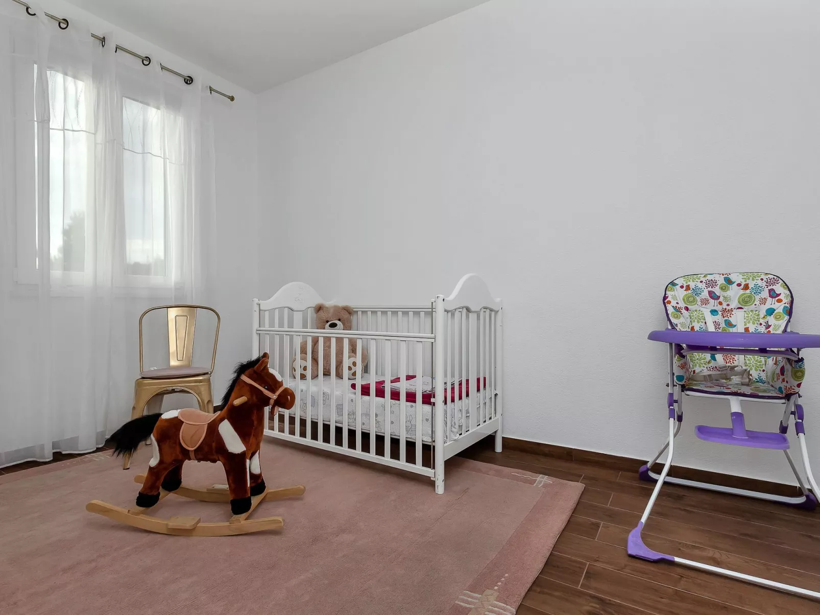 Villa mit beheiztem Pool und fünf Schlafzimmer-Image-tags.info