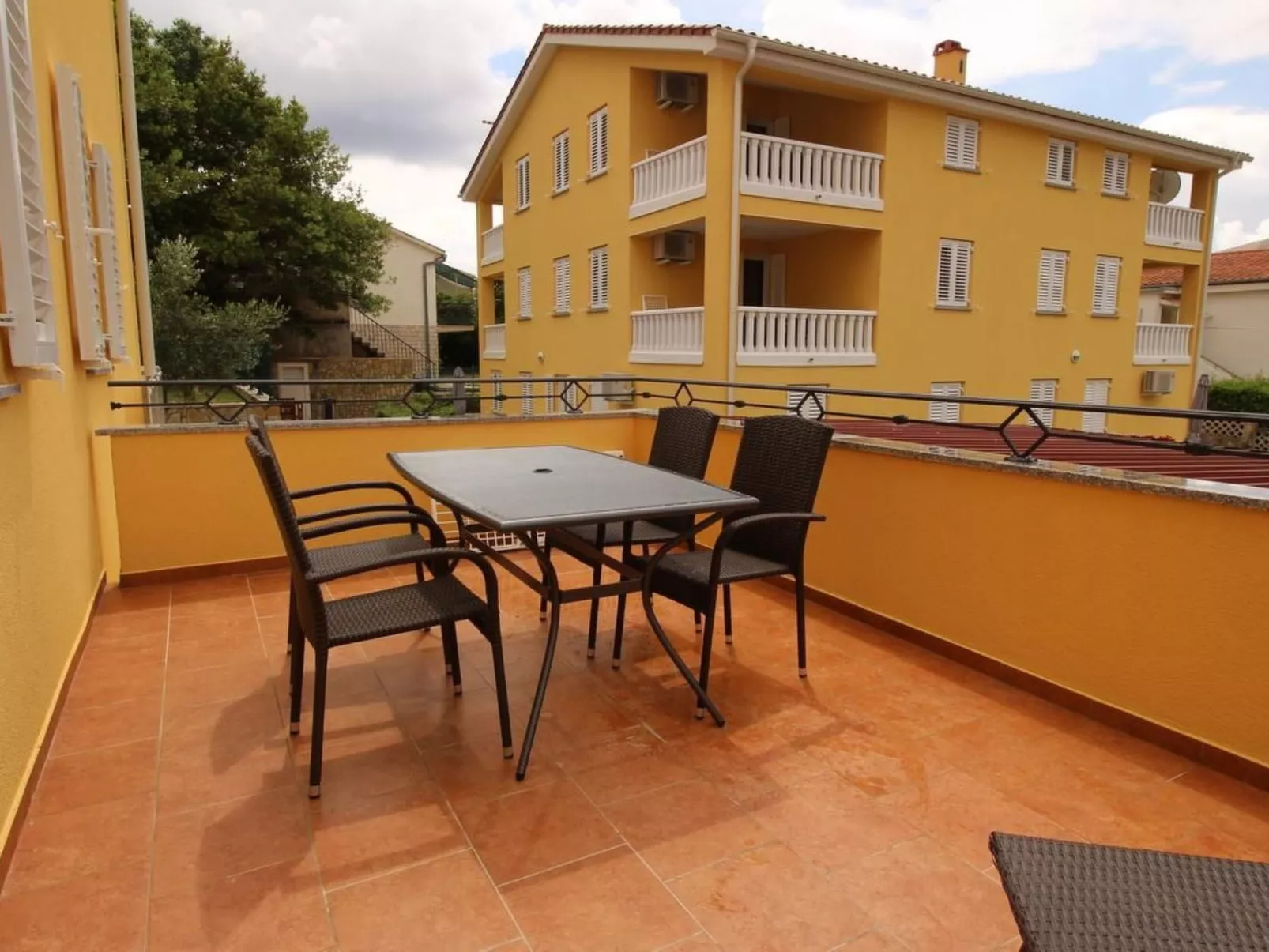 Gorica II A2+2 br.1-Buiten