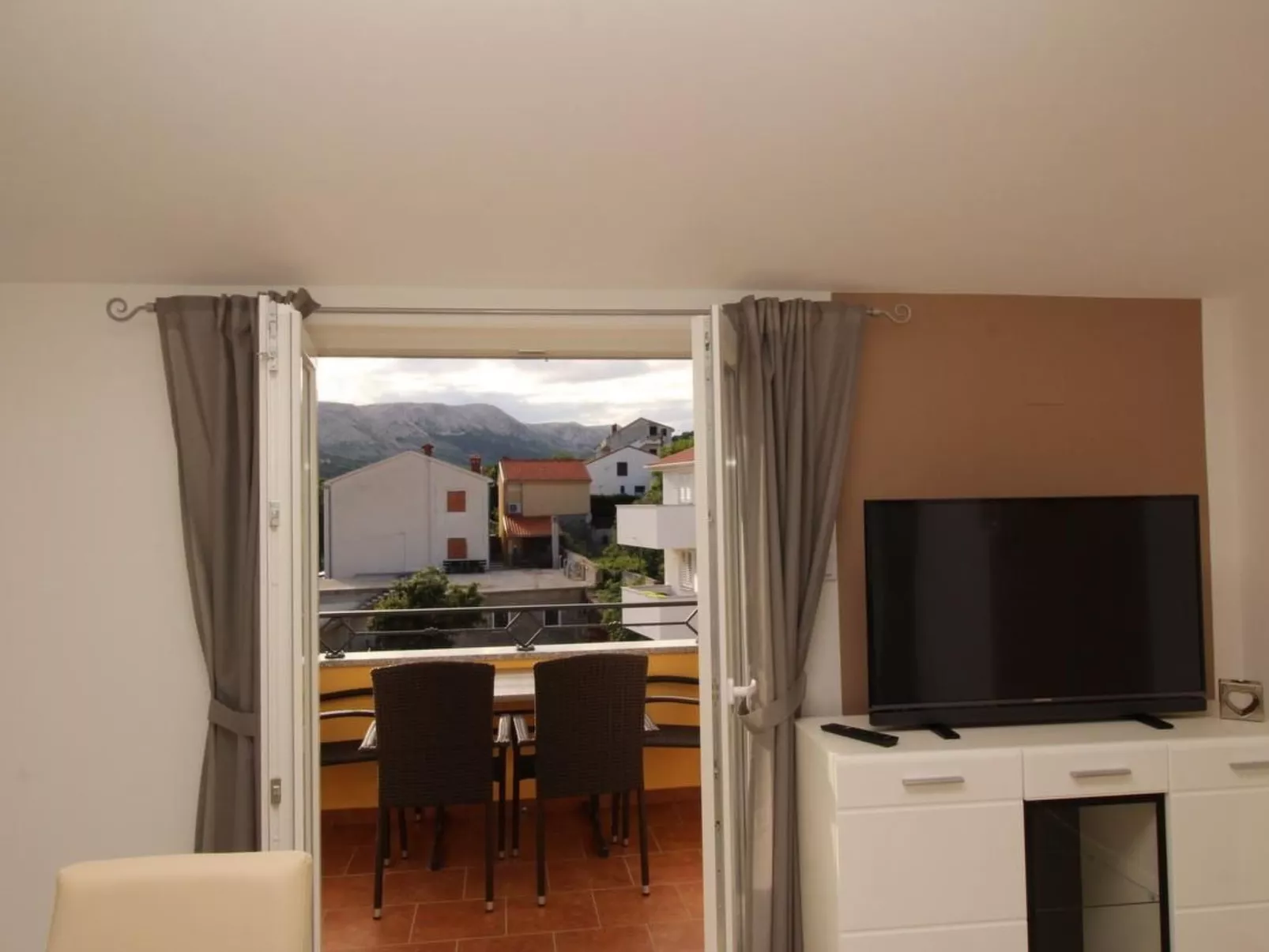 Gorica II A2+2 br.8-Binnen