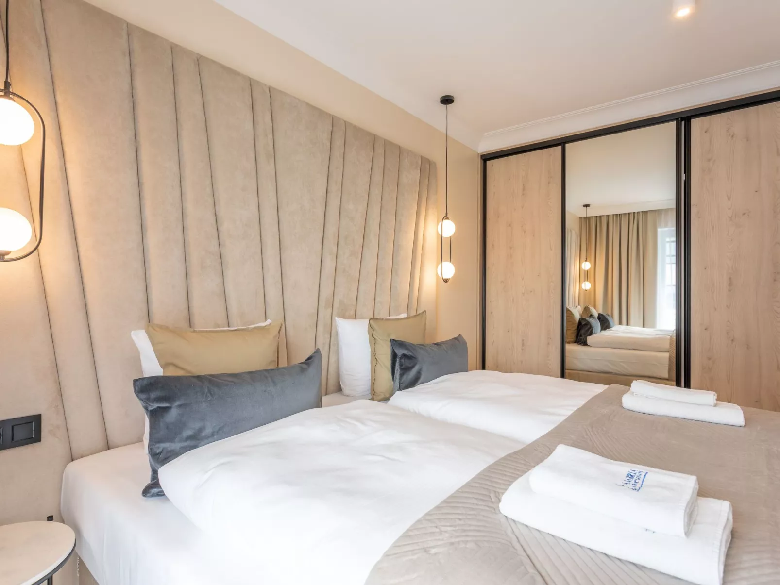 In den Sun Towers am Meer-Image-tags.info