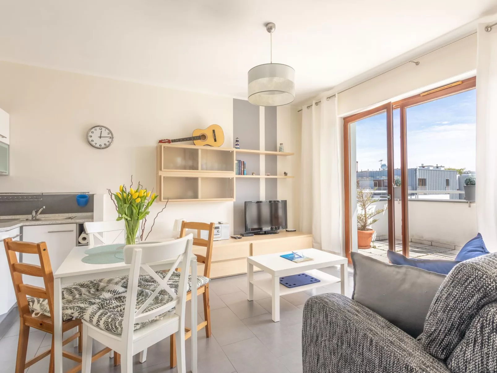 Sky mit Balkon am Meer-Image-tags.info