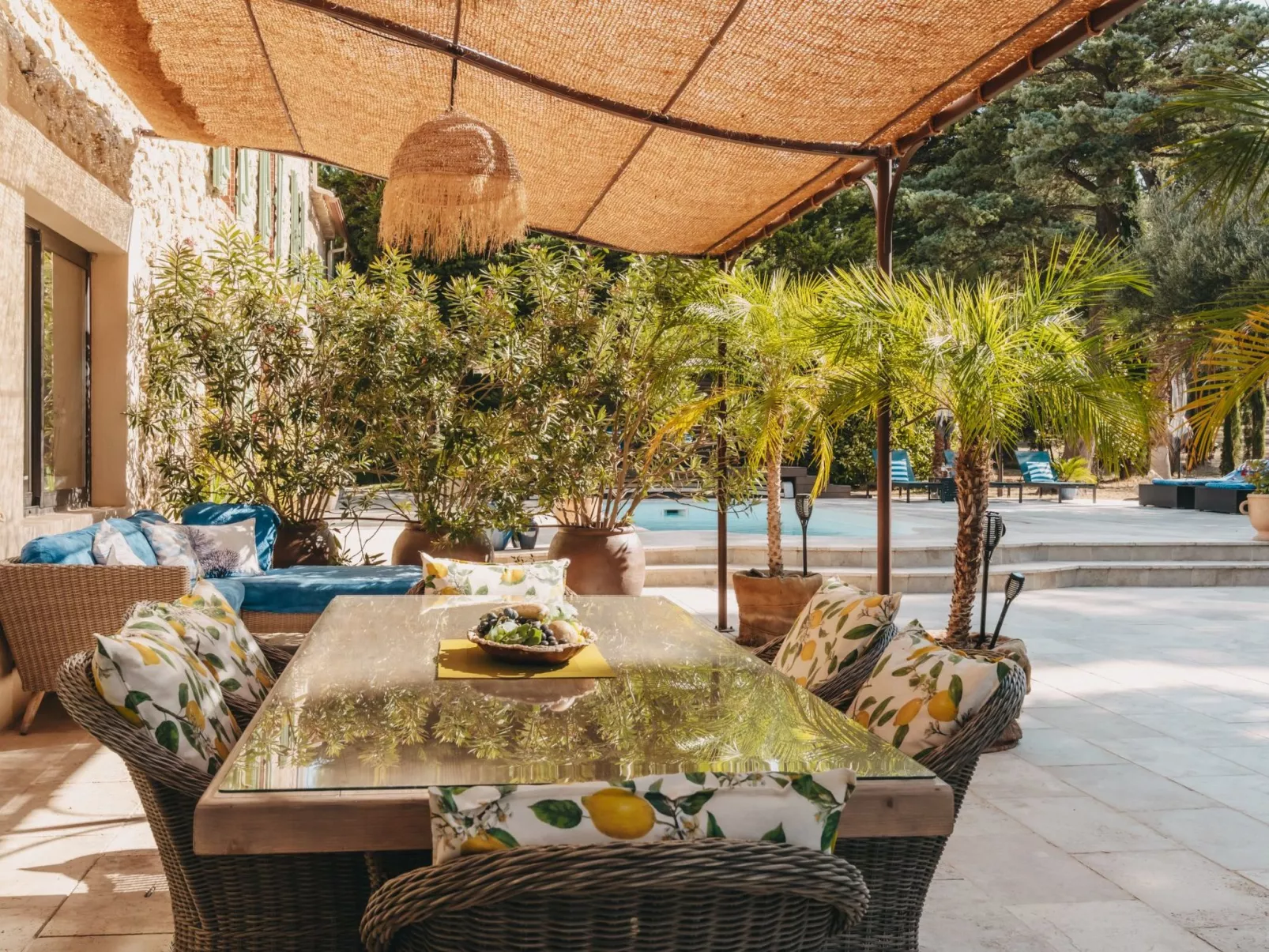 Charmante Ferienwohnung mit Terrasse und Pool-Buiten