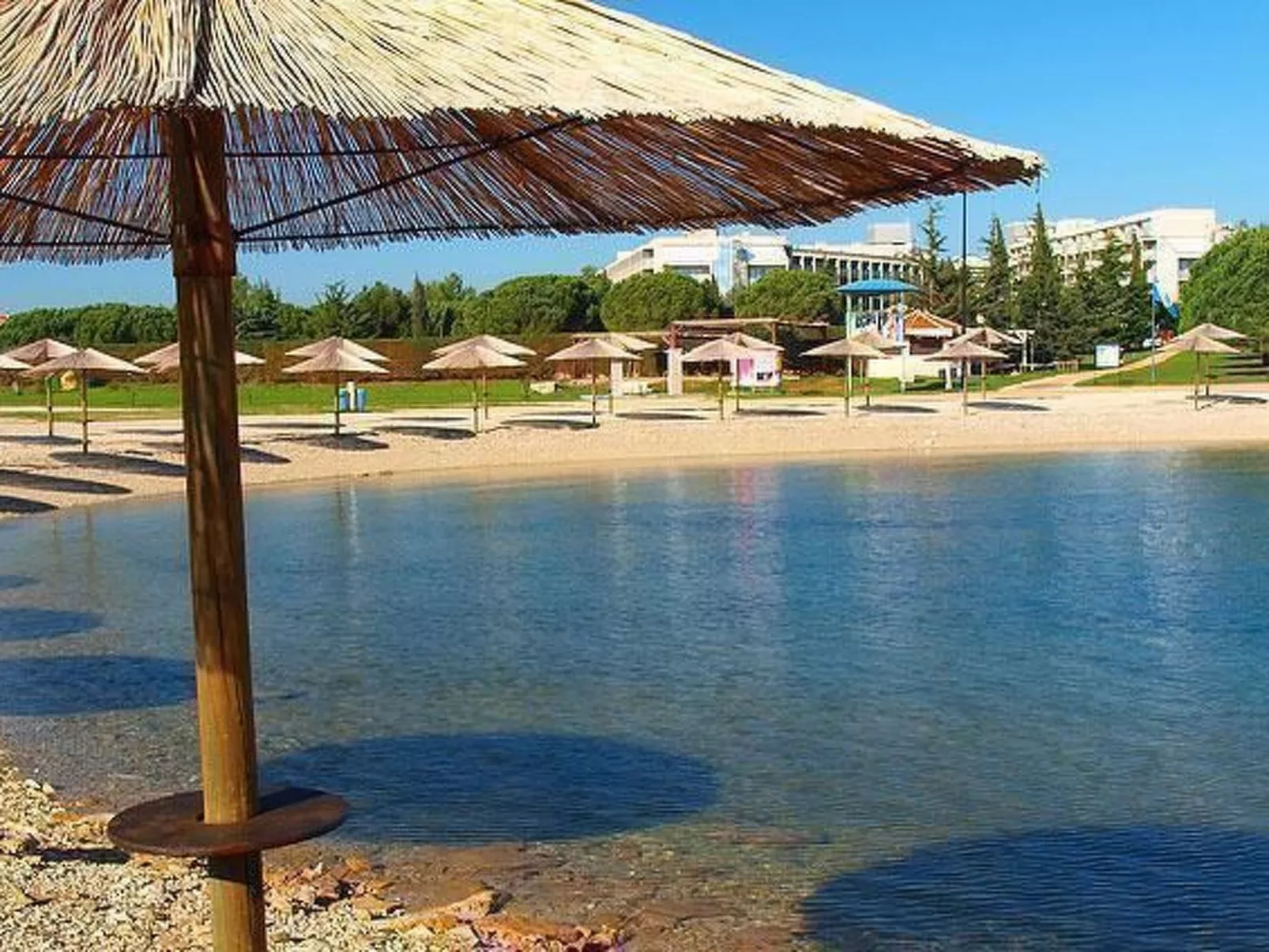Appartement mit zwei Terrassen mit Meerblick-Buiten