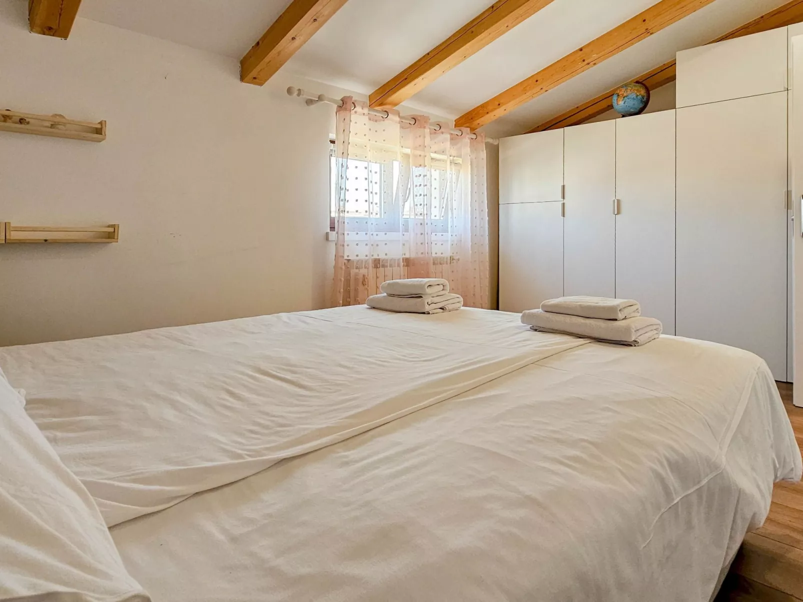 "Lara A4" mit Balkon-Binnen