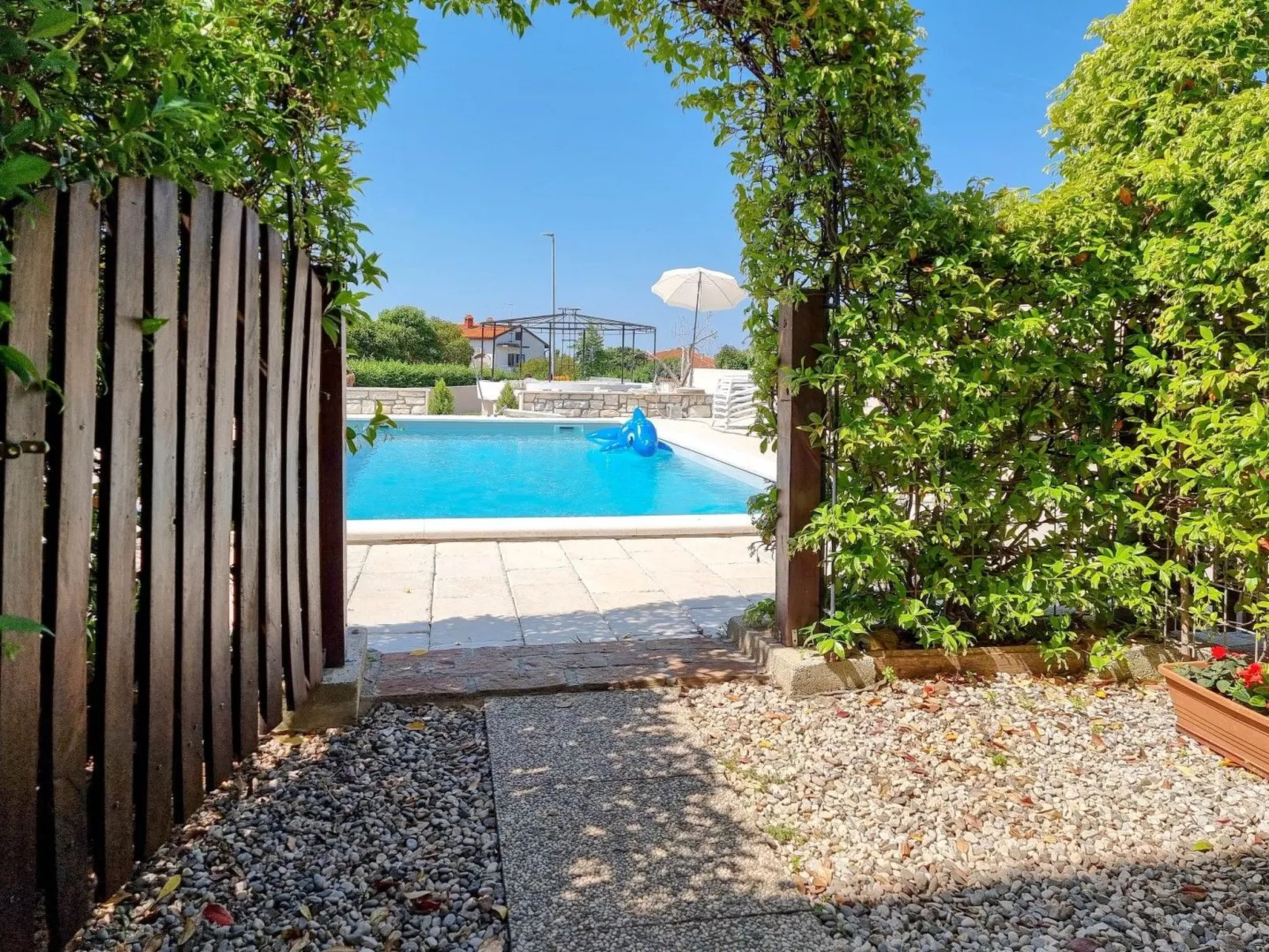 "Olimpia 3" mit Terrasse-Buiten