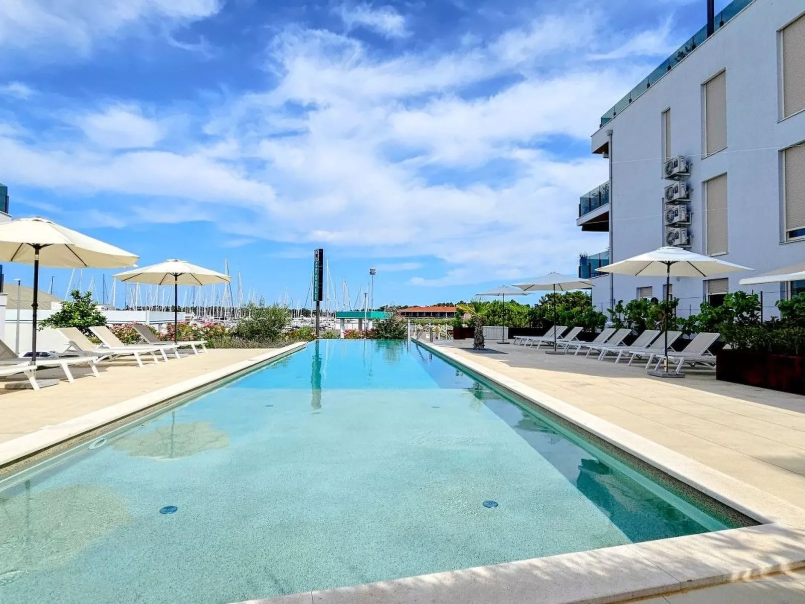 "Grüne Oase" mit Terrasse-Buiten