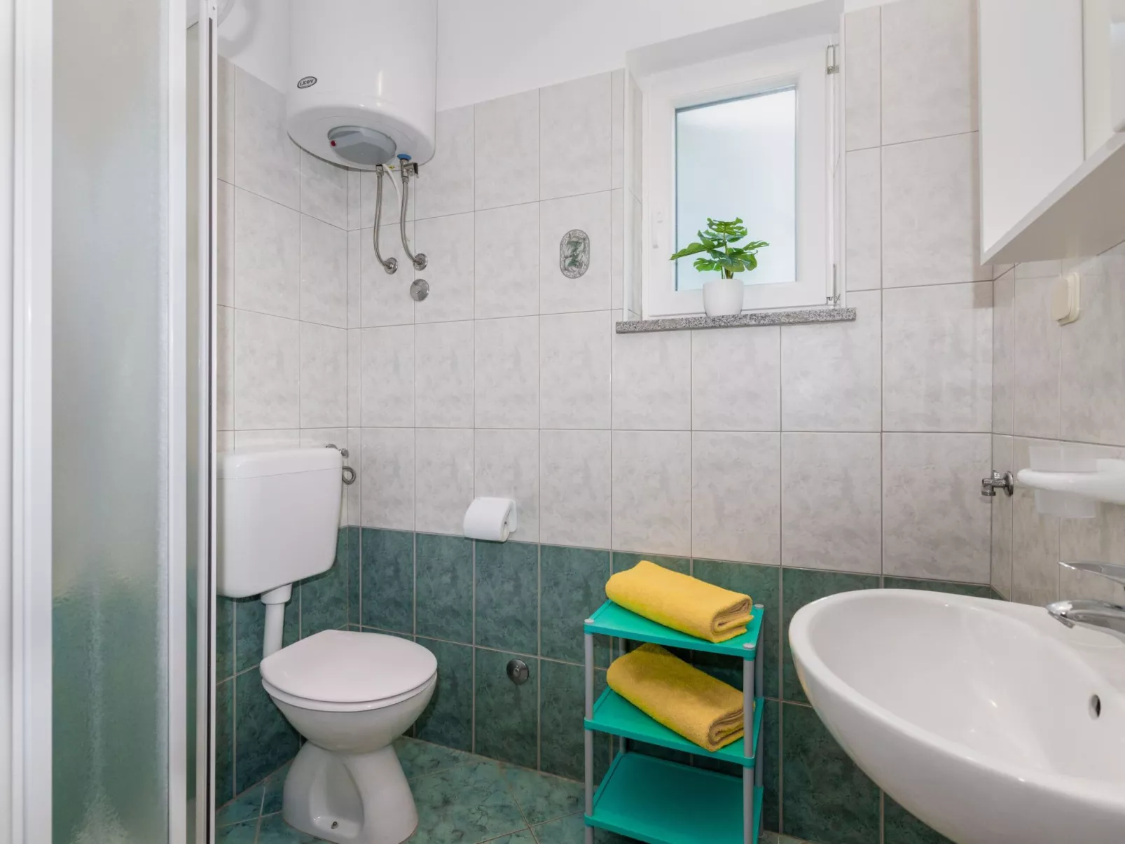 Am Südhang gelegen mit Meerblick-Binnen