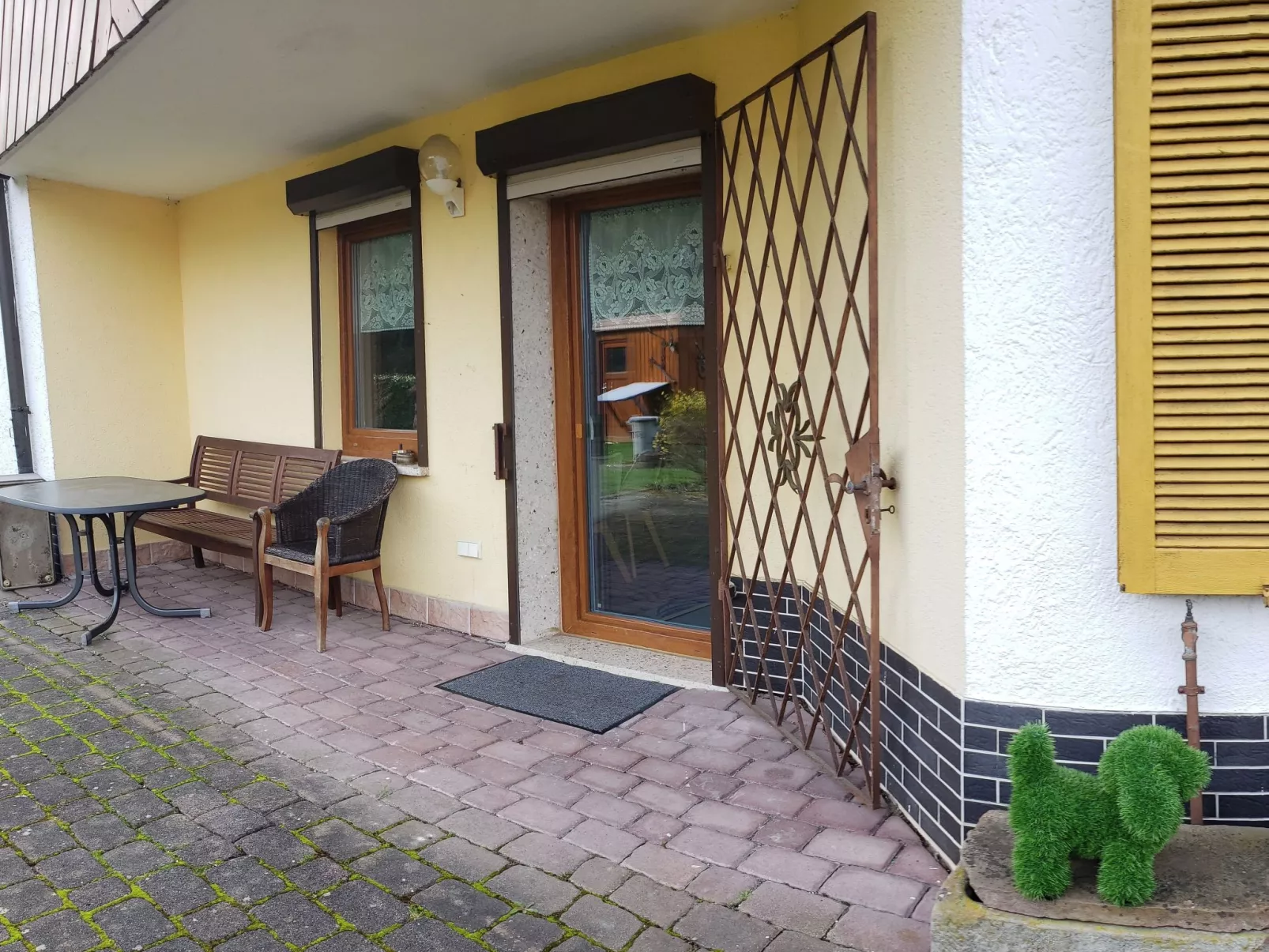 In ruhiger Lage-Buiten