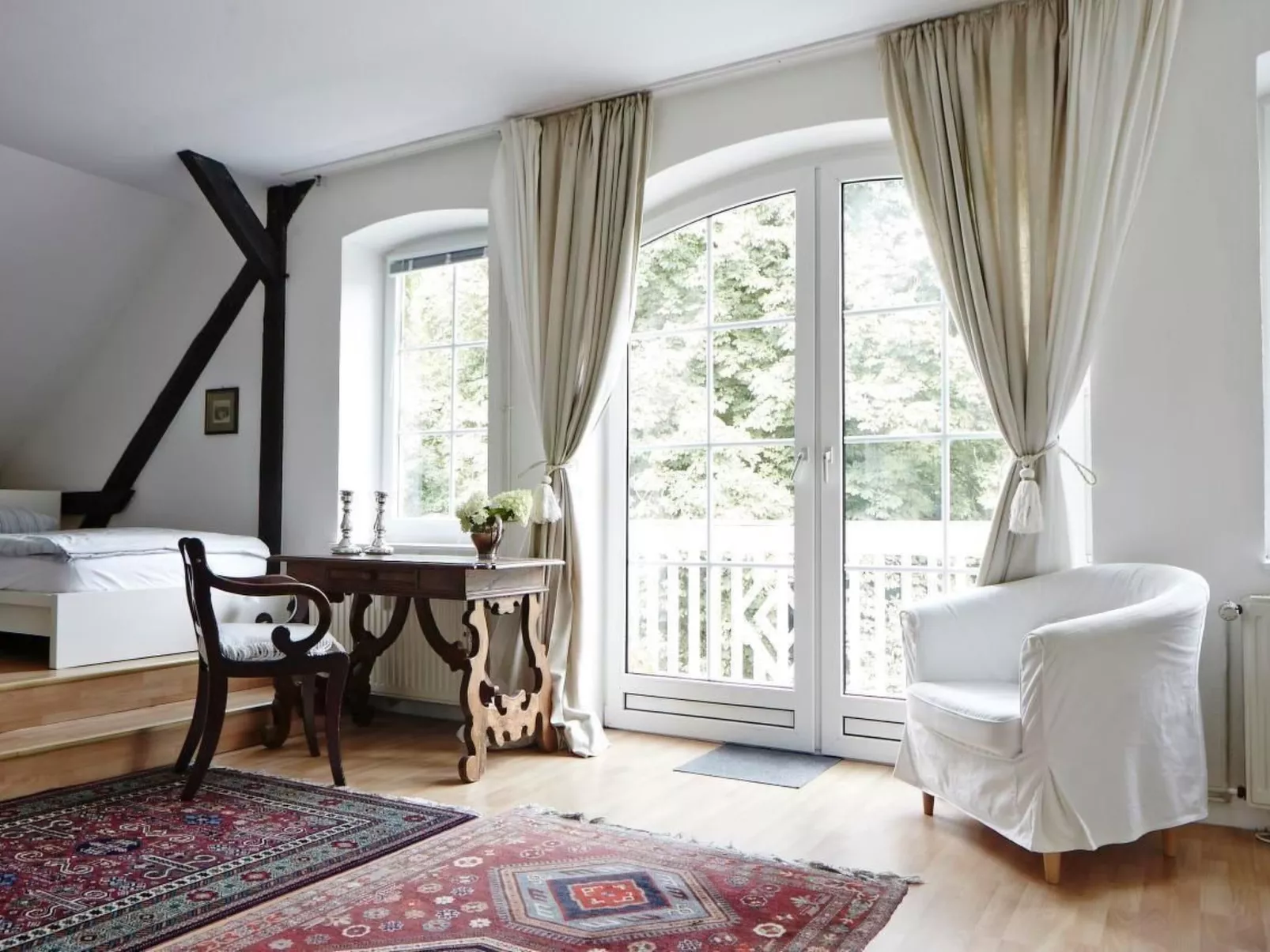 Landgut mit Blick auf das Wasser-Binnen