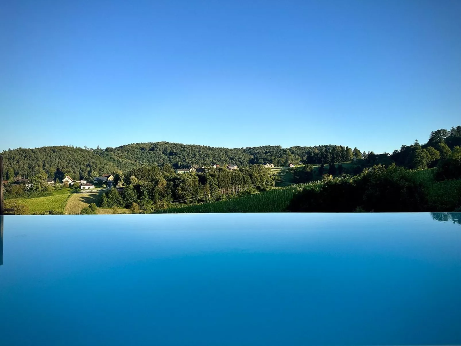 Das Rizzi - Freistehendes Haus mit Panoramapool-Buiten