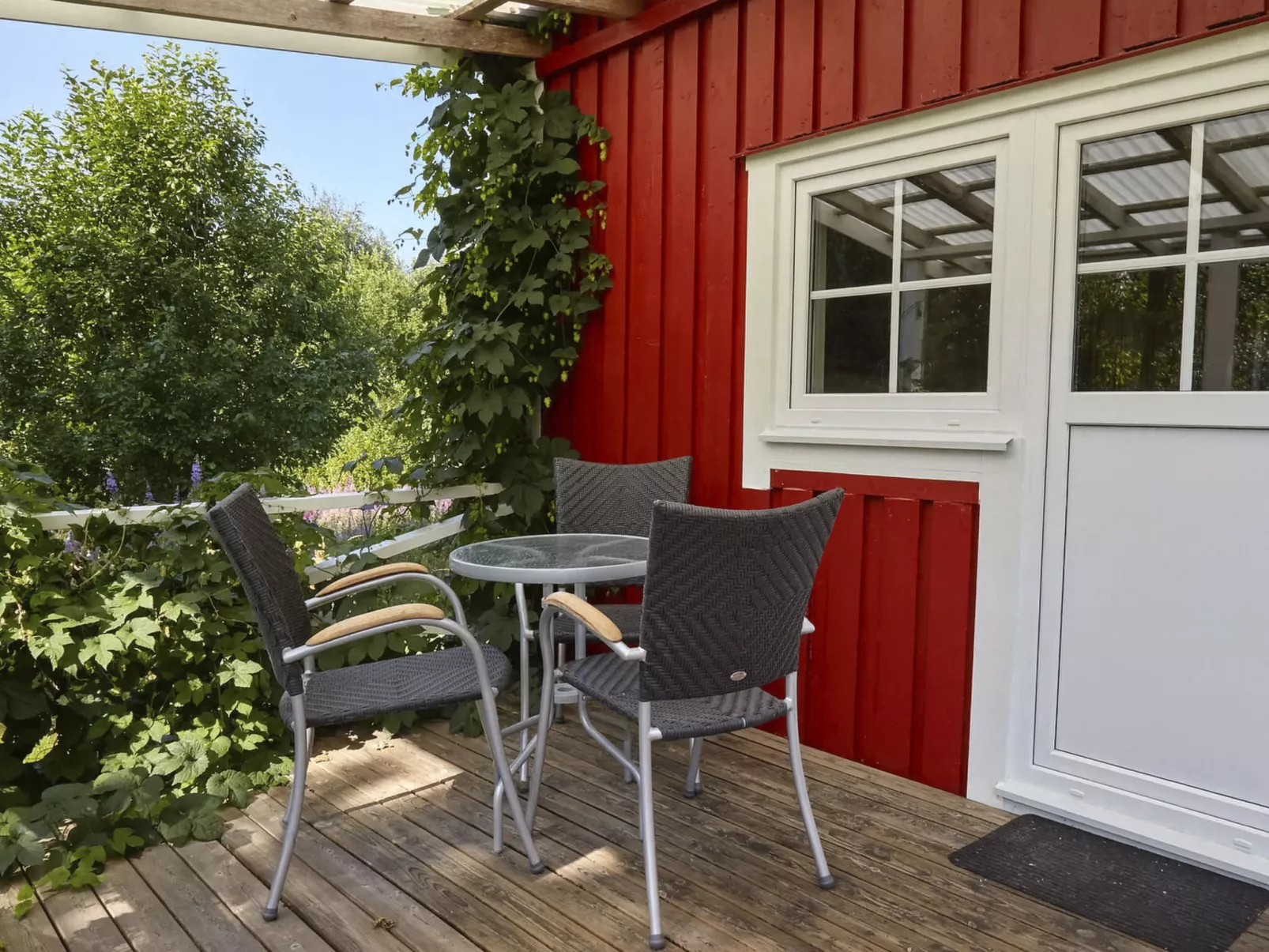 Am Wald mit Kaminofen und Veranda-Image-tags.info