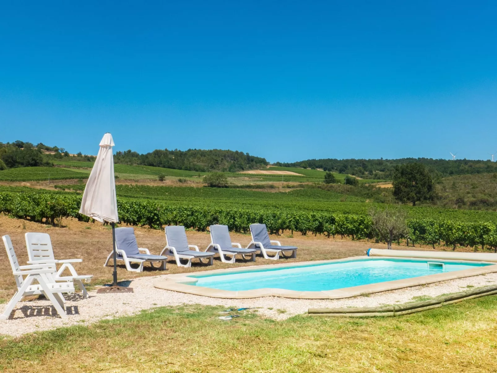 Mit eigenem Pool-Buiten