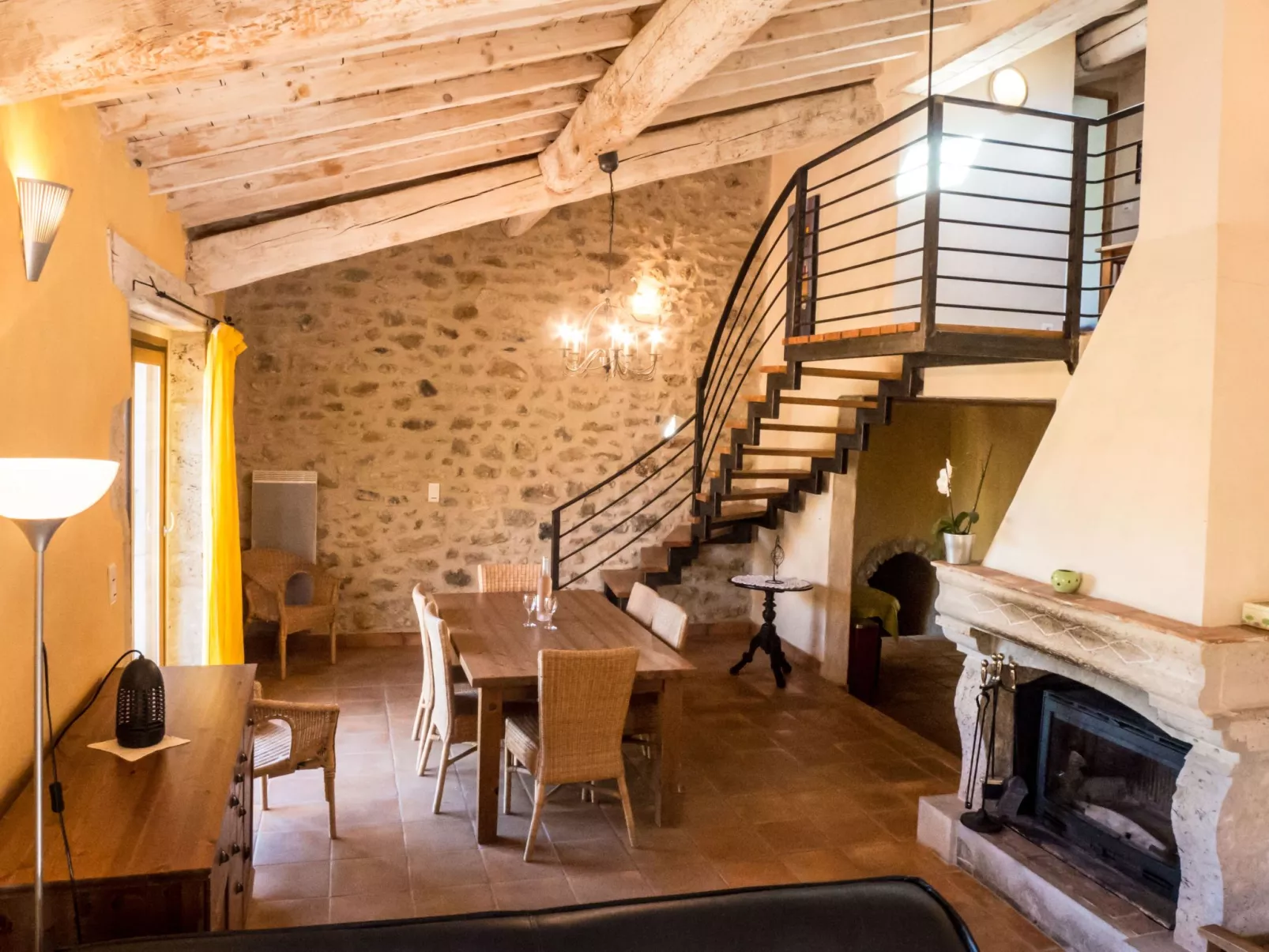 Komfortables Ferienhaus mit Privatpool-Binnen