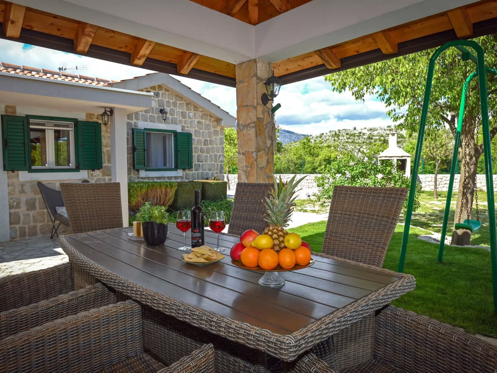 Freistehendes Ferienhaus in Duge Njive mit Privatem Pool-Binnen