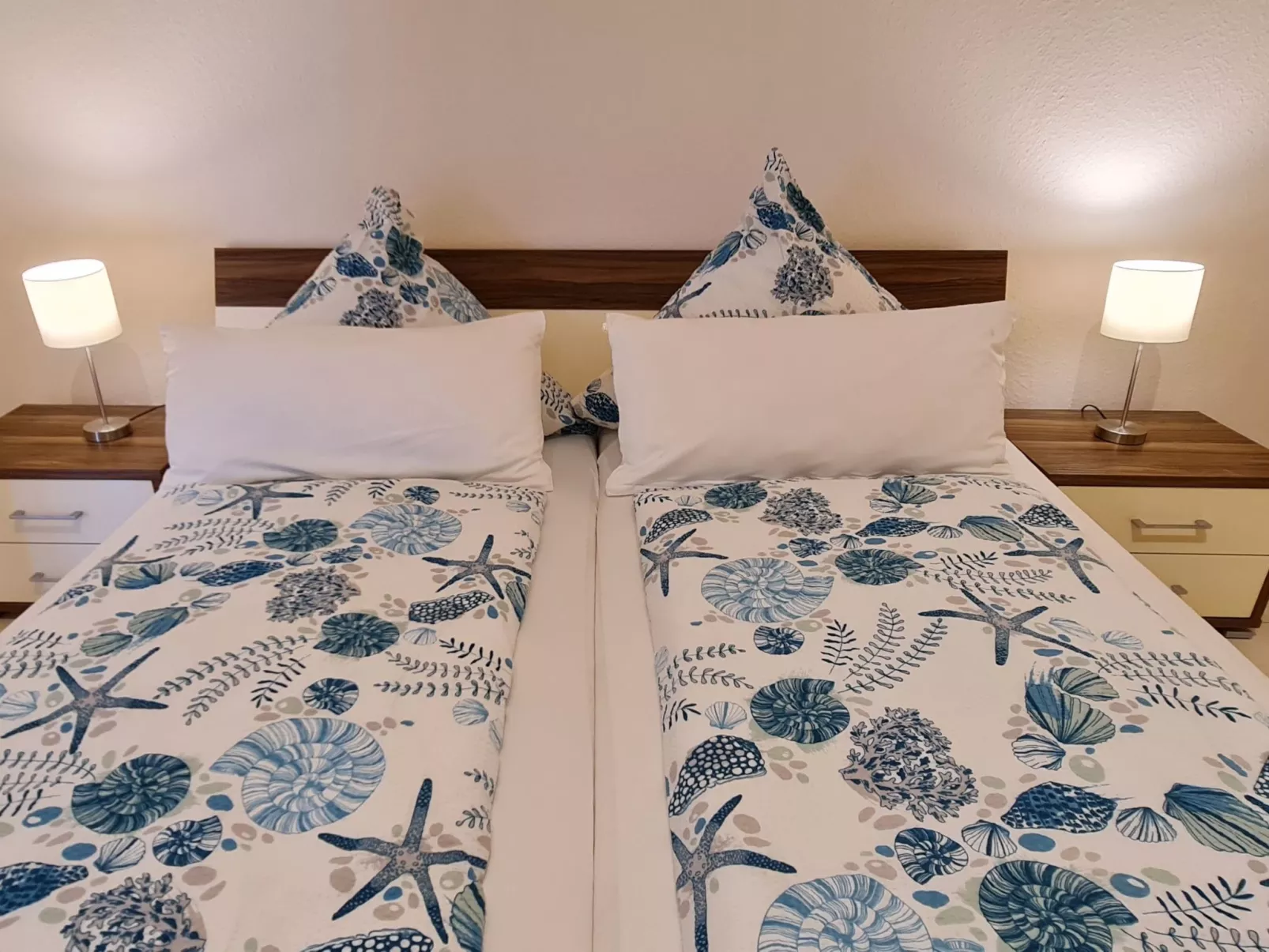 Dreibettzimmer mit Lounge-Terrasse und Garten - Binnen