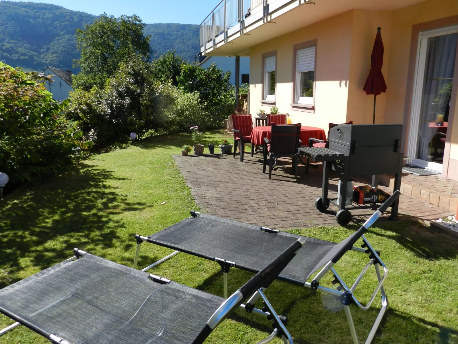 Schöne Ferienwohnung mit Terrasse und Moselblick-Buiten