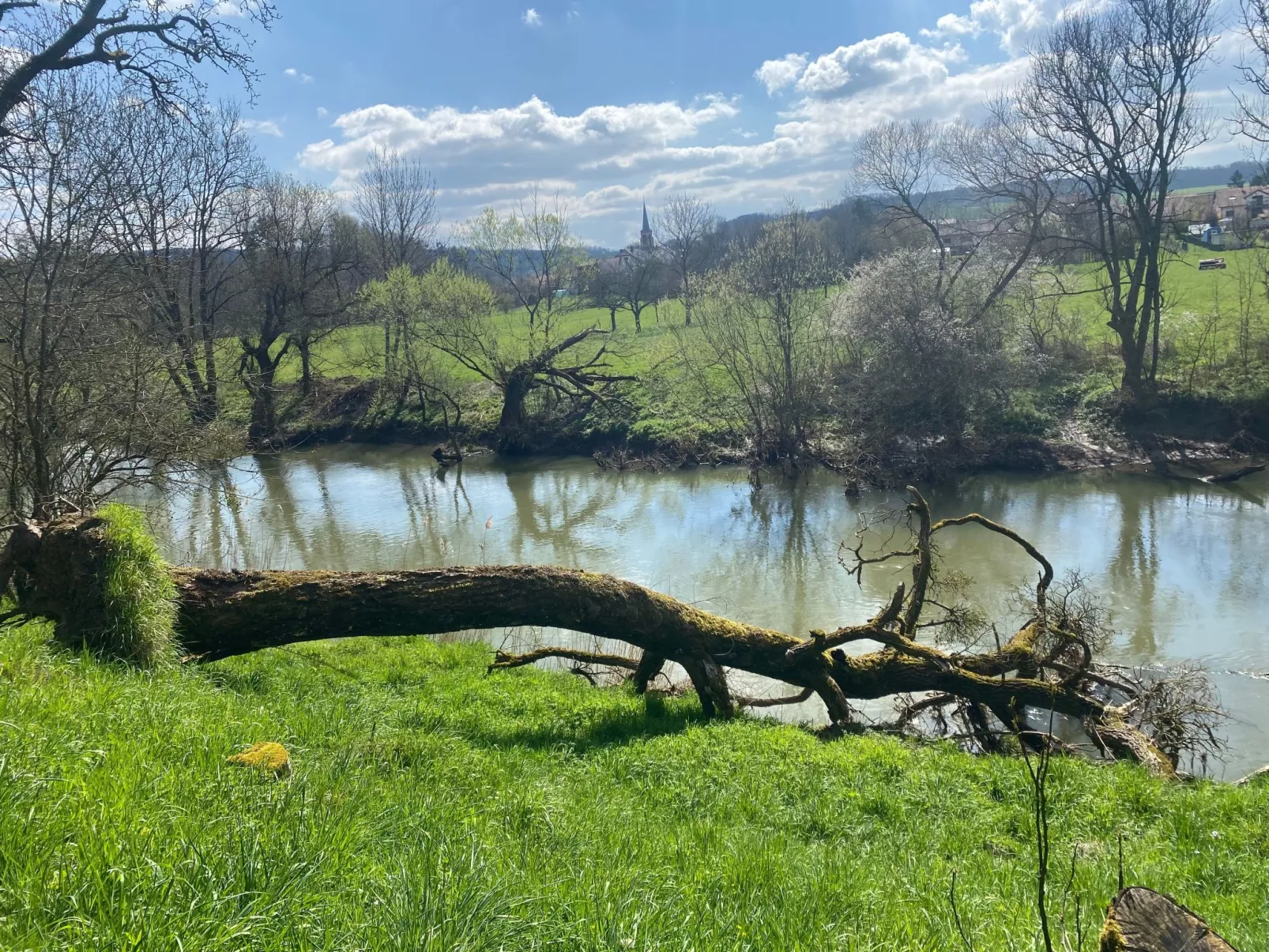 Appartement mit Balkon-Buiten