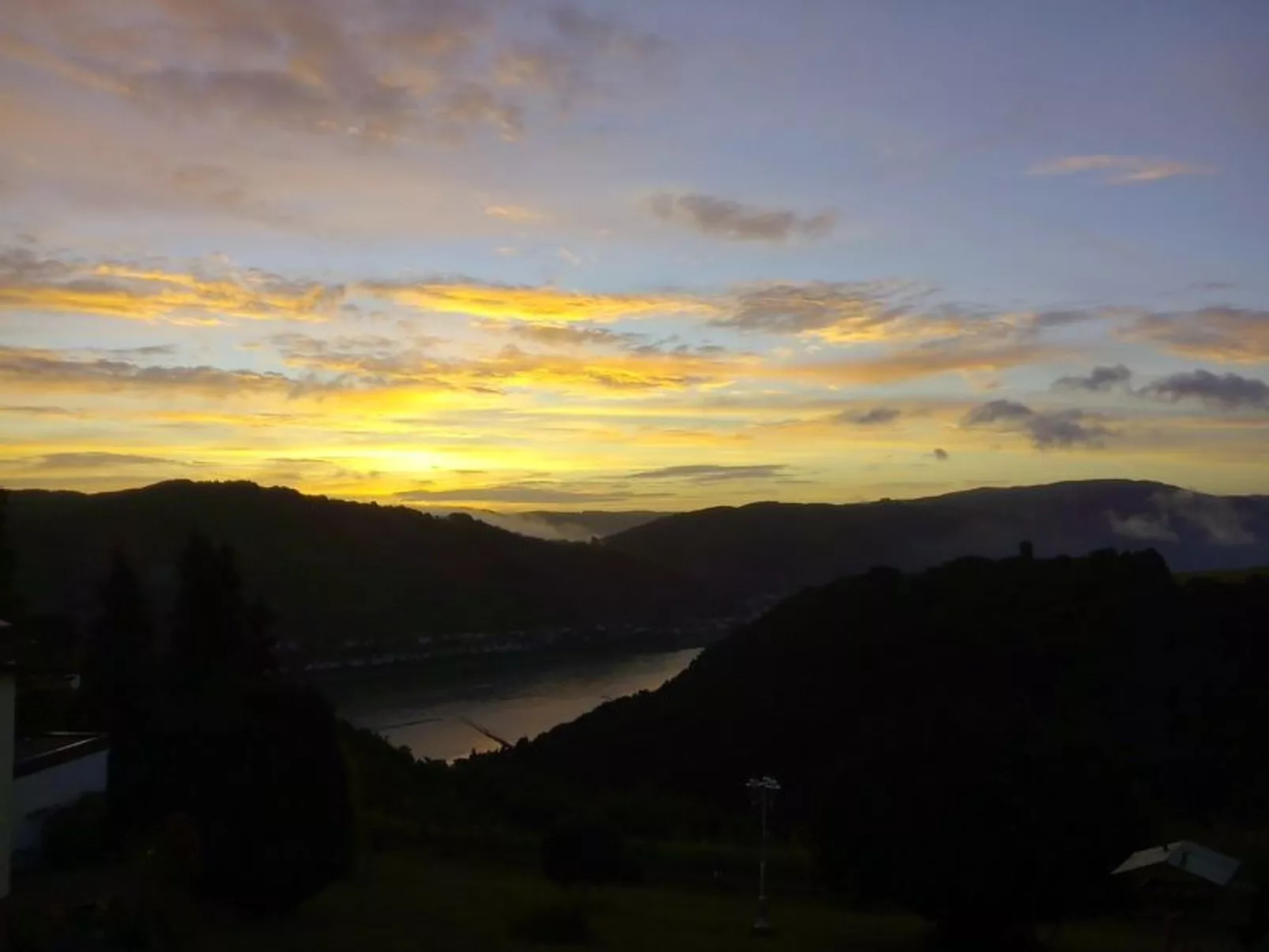 Mit Balkon und Rheinblick-Image-tags.info