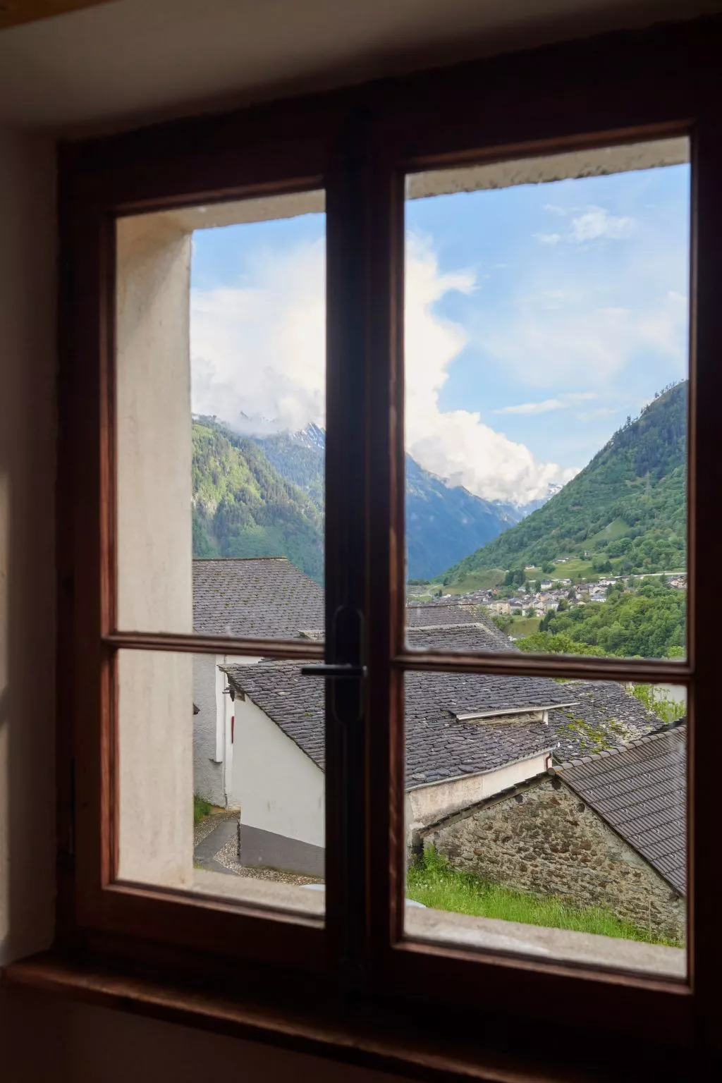 Waterfall House-Binnen