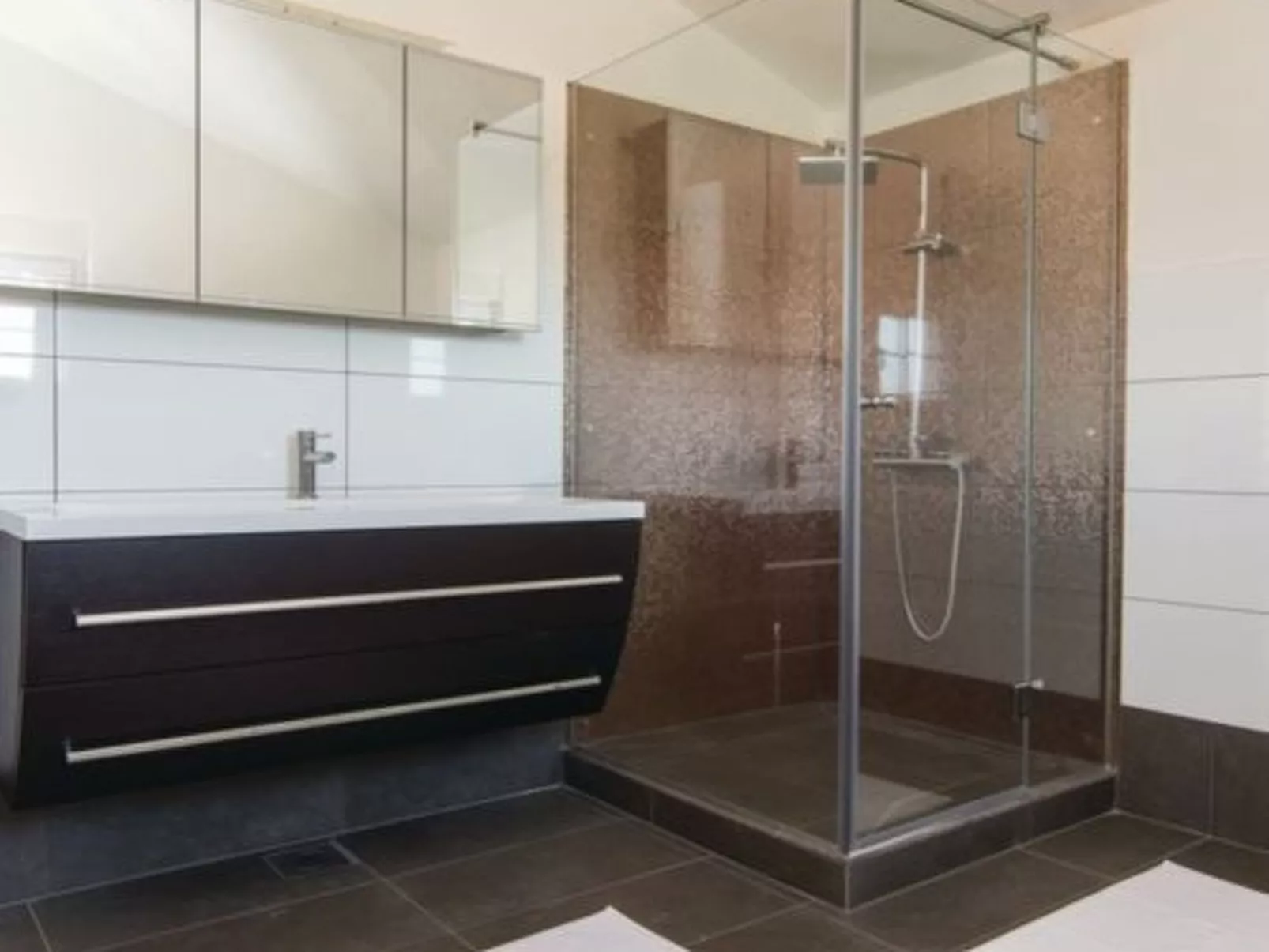 Laura mit Pool-Binnen