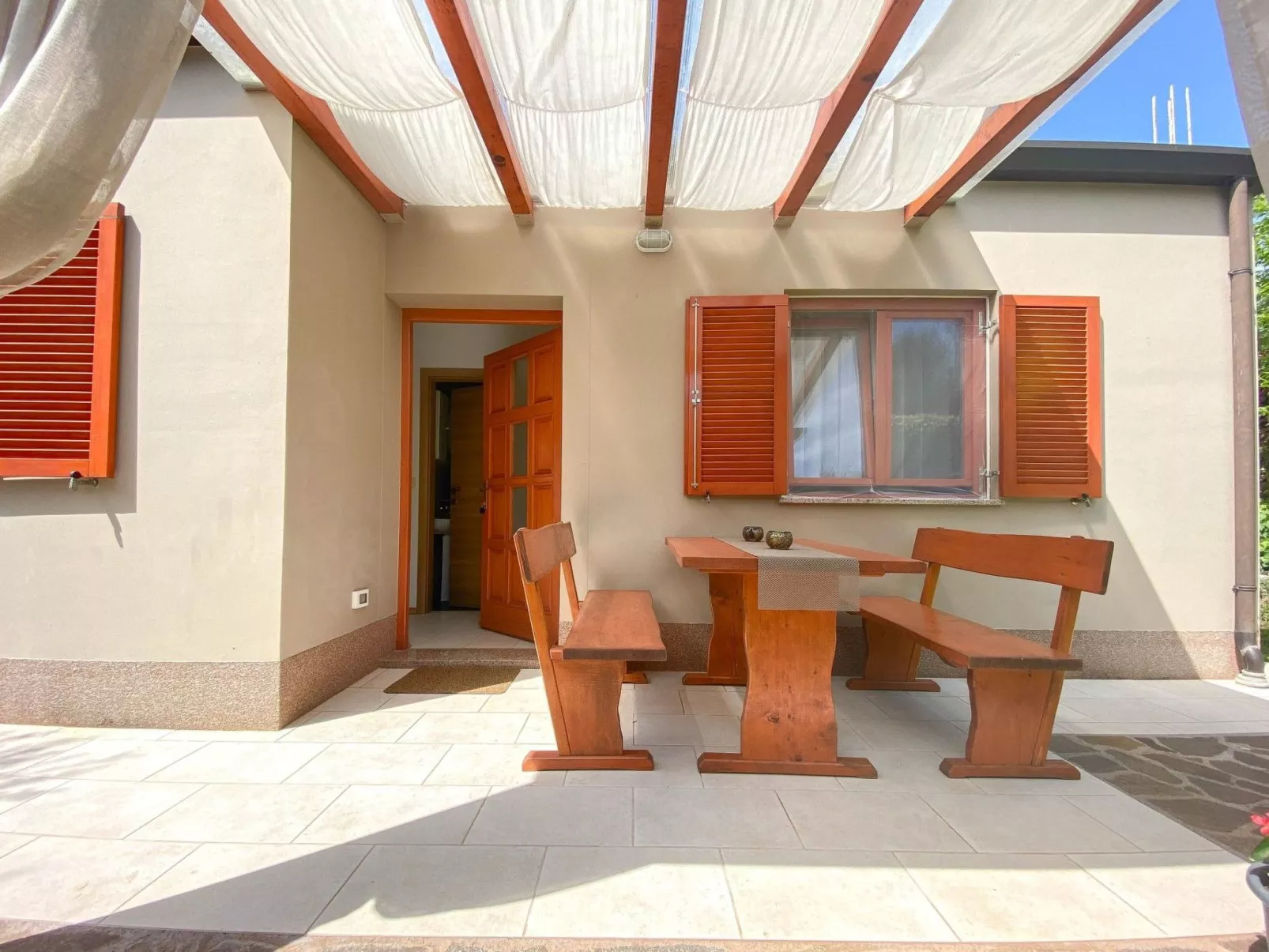 "Timea 2" mit Terrasse-Buiten