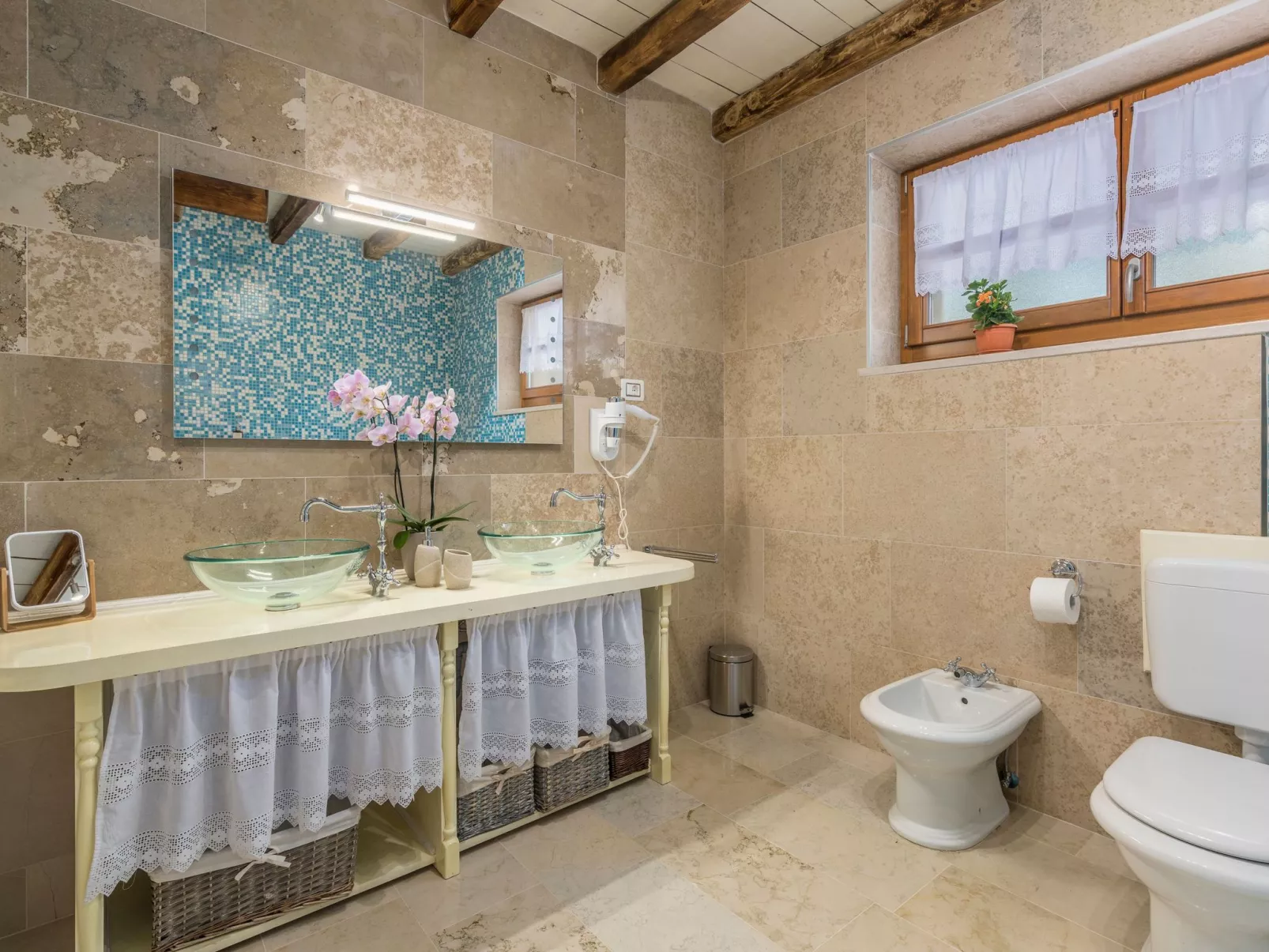 Vila Lipica-Image-tags.info