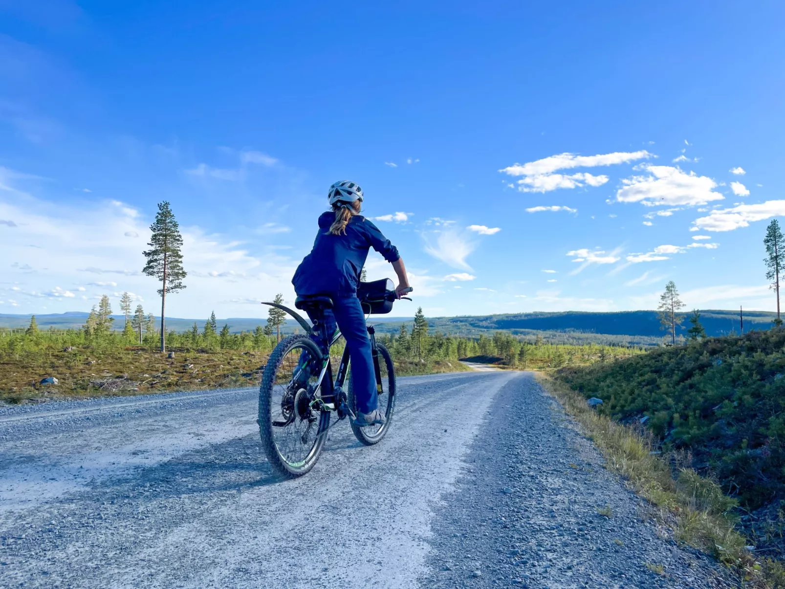 Gemütliches Blockhaus mit Kamin im Oviksfjäll-Buiten