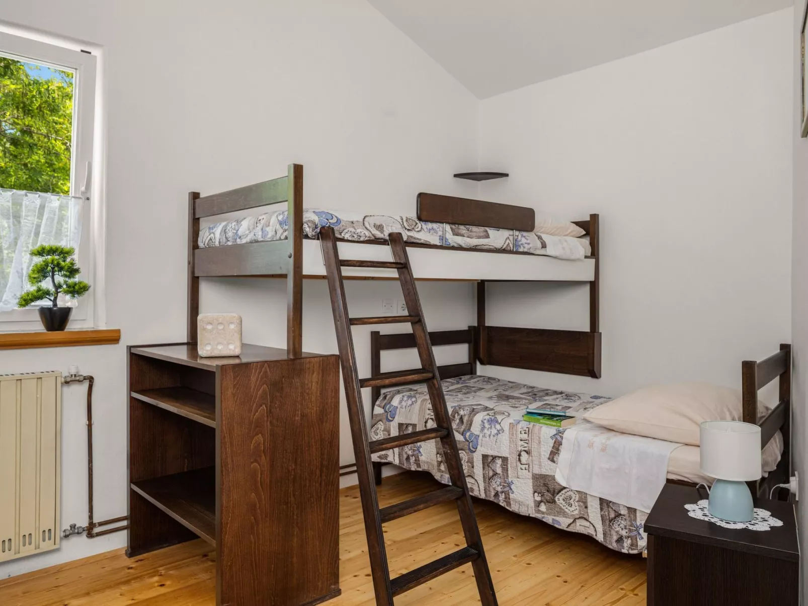 Gemütliches Ferienhaus in Ružići mit Offenem Kamin-Binnen