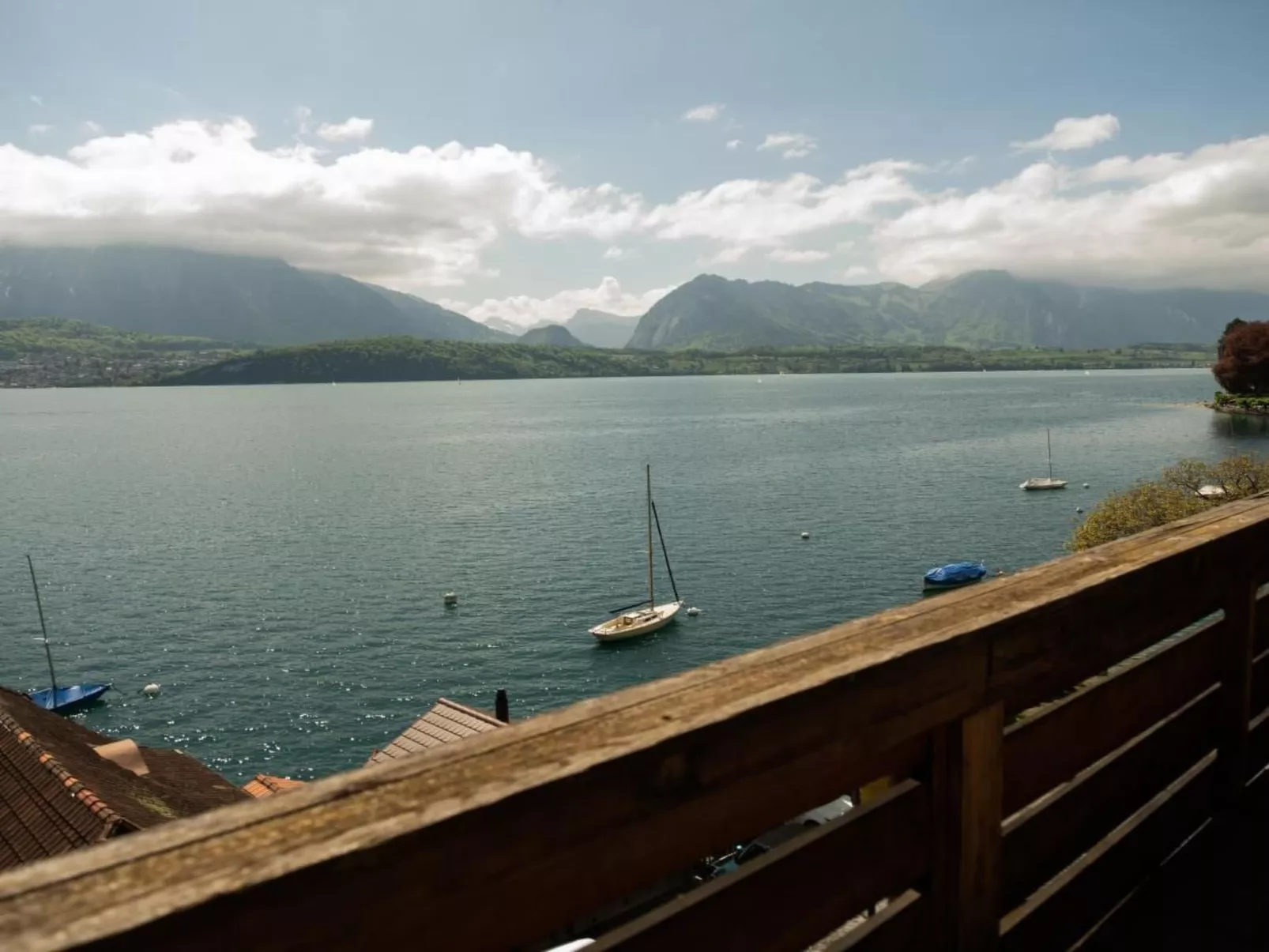 Chalet am See mit Panorama Aussicht-Buiten