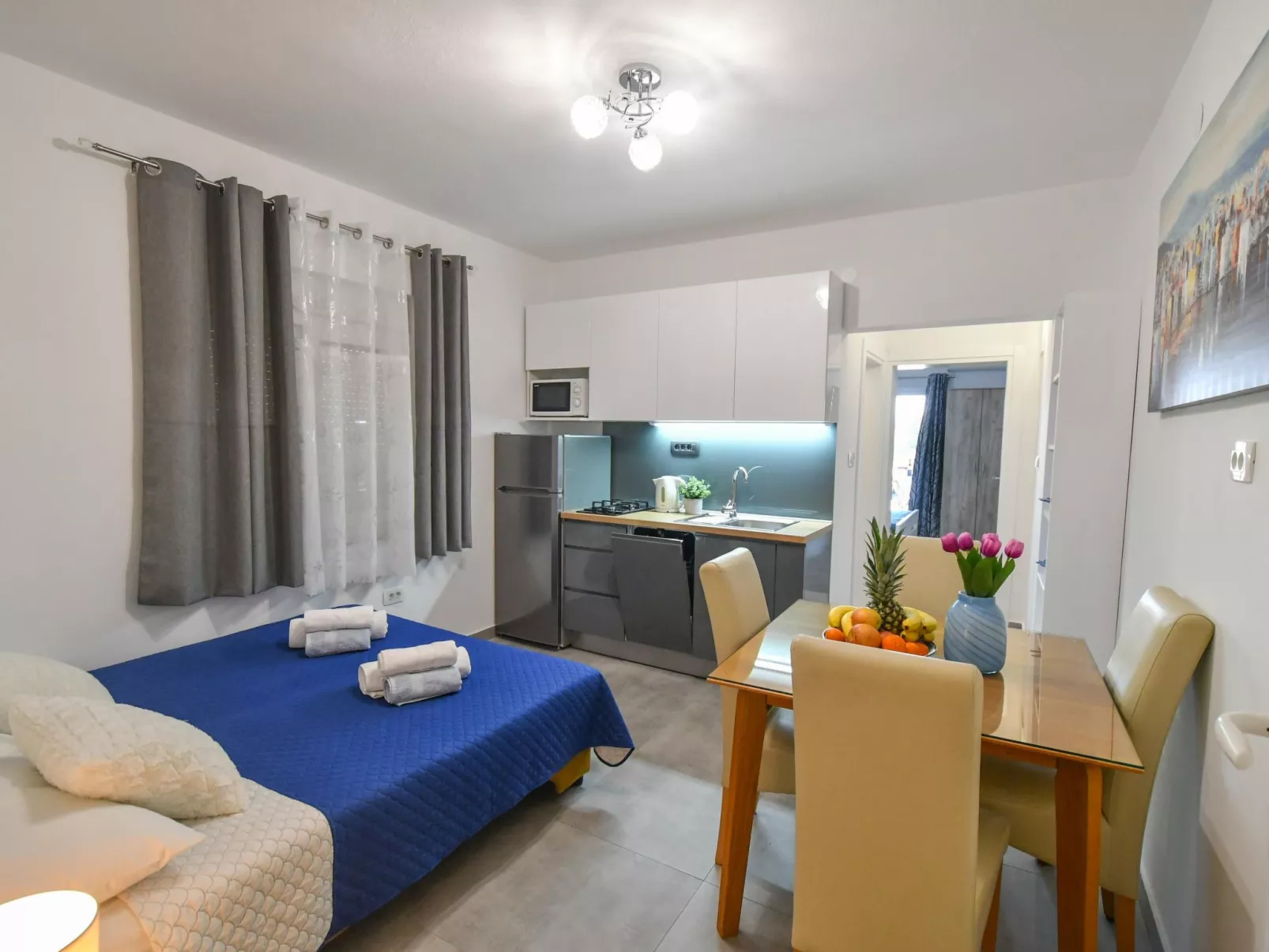 Mit privatem Parkplatz-Binnen