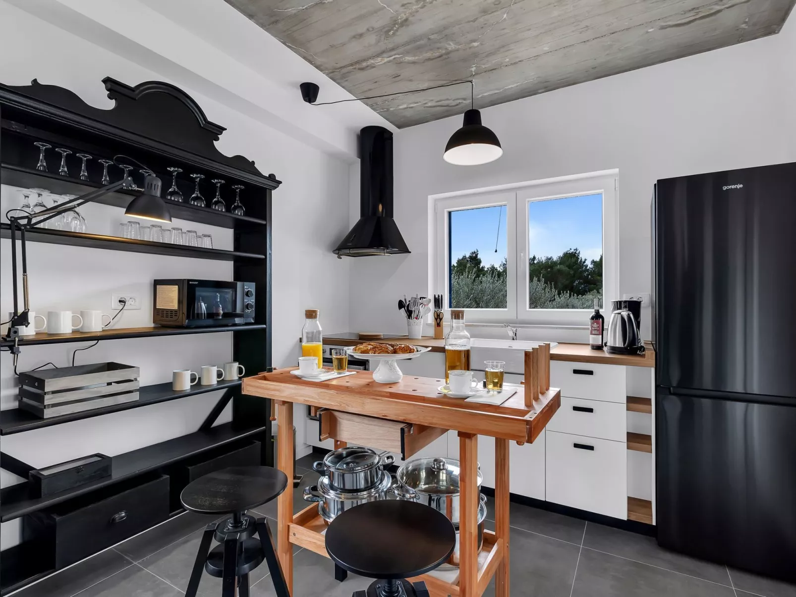 Modernes Ferienhaus in Zaostrog mit Beheiztem Pool-Binnen