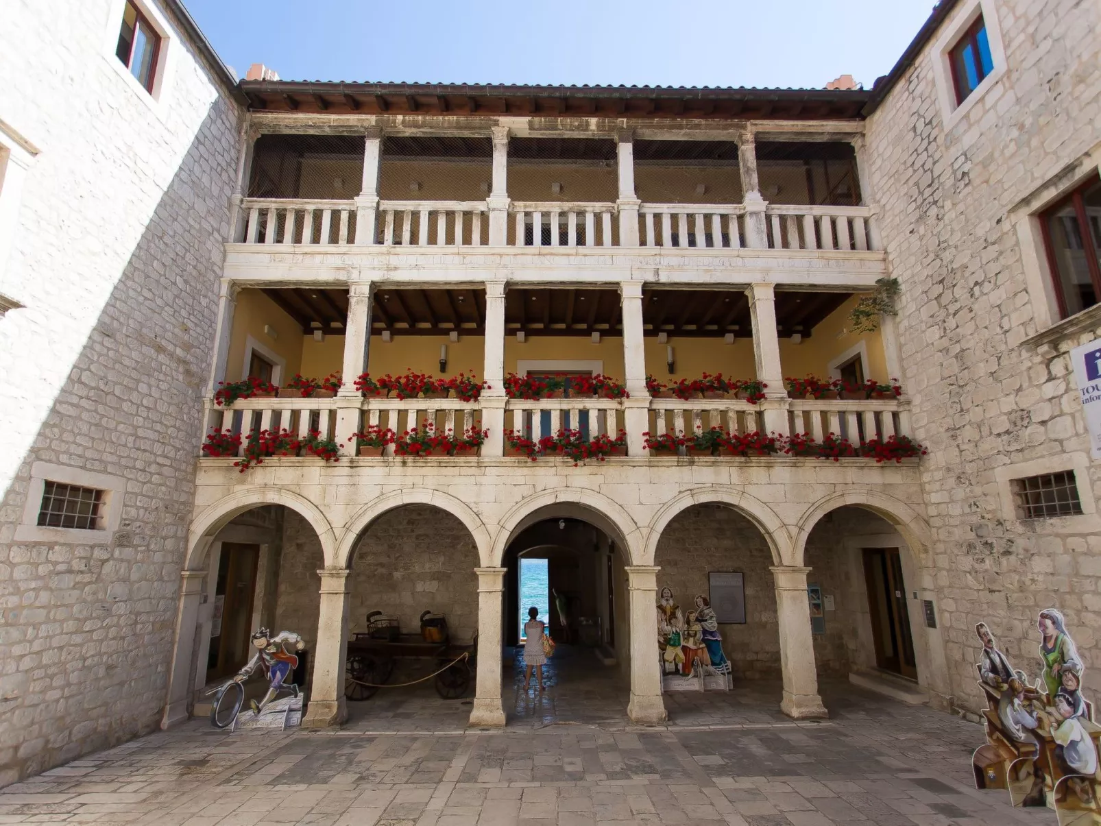 Moderne Meerblick ap.1 mit Pool und Terrasse bbq in der Nähe von Split Trogir-Buiten