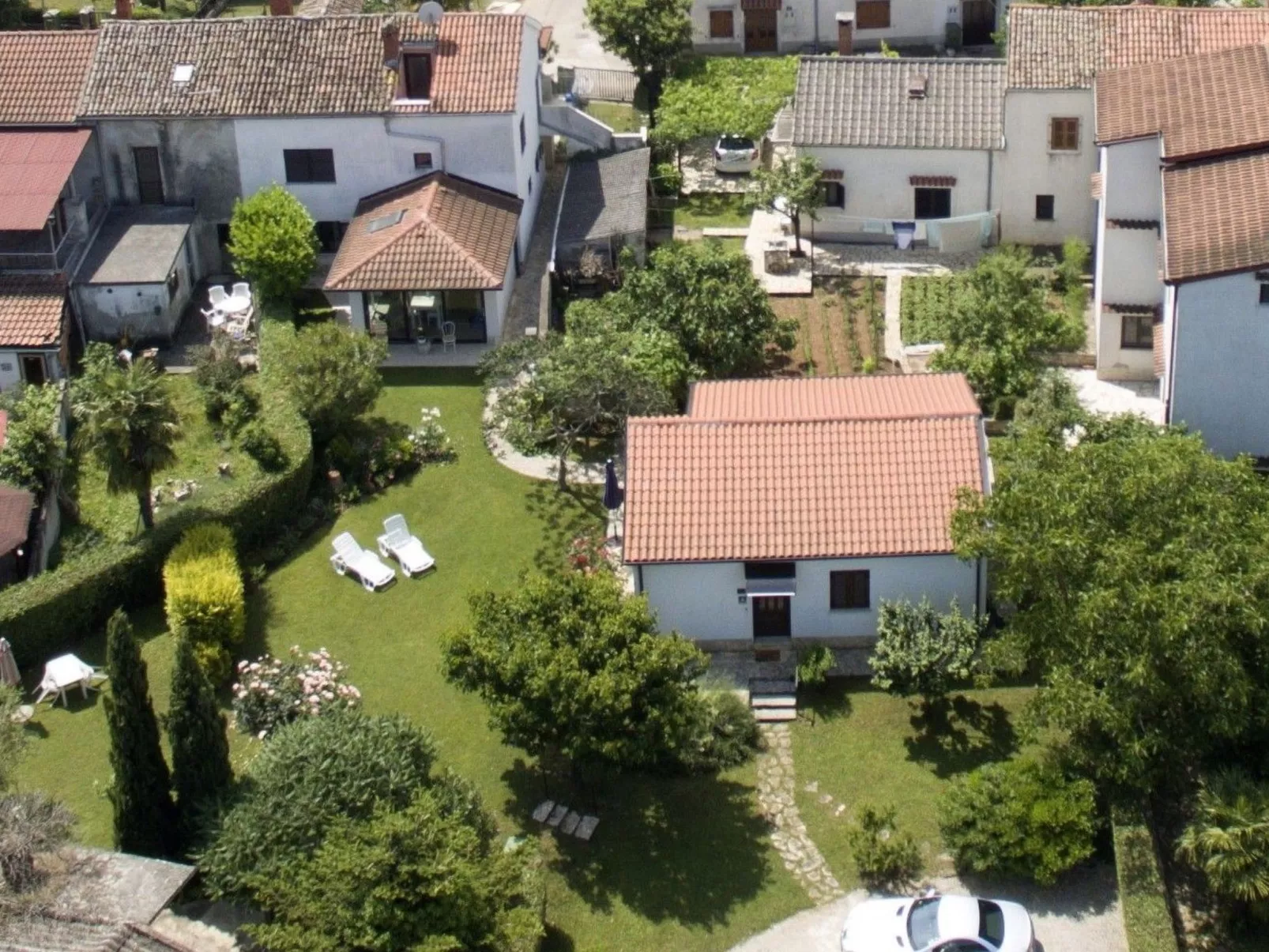 Freistehender Bungalow Perla mit Garten und Grill-Buiten