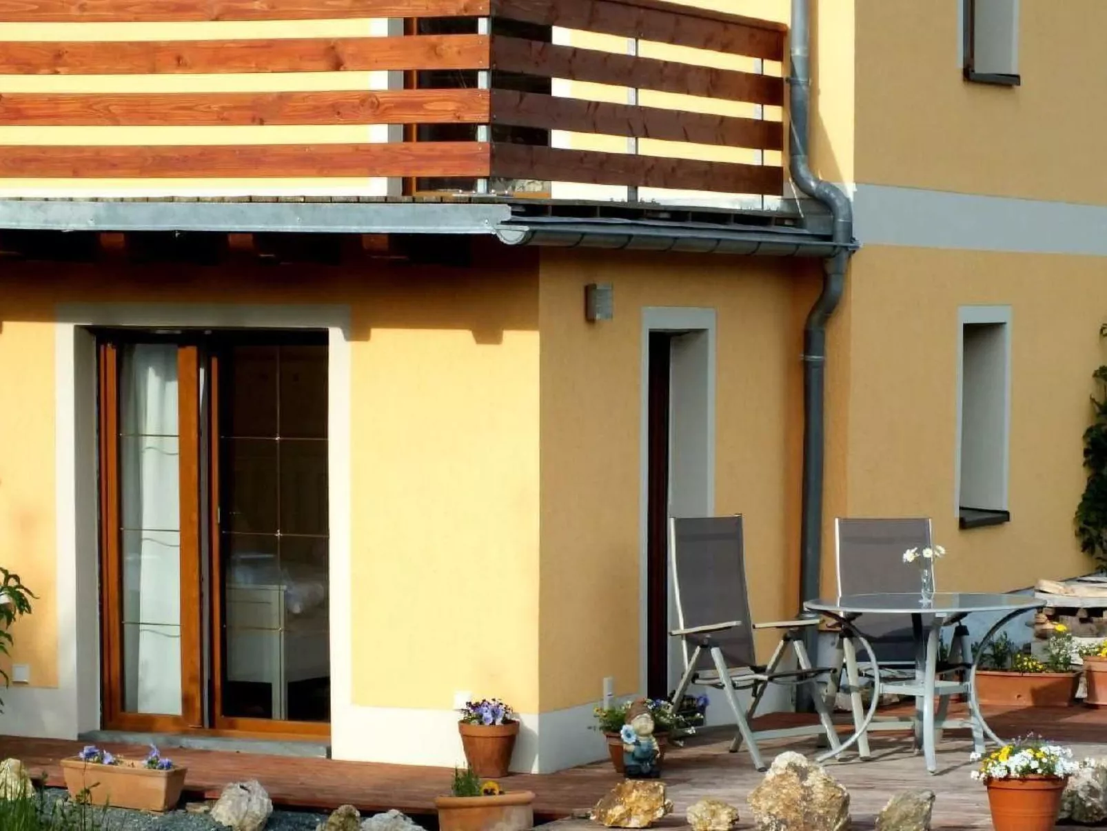 Mit Blick auf das Wasser