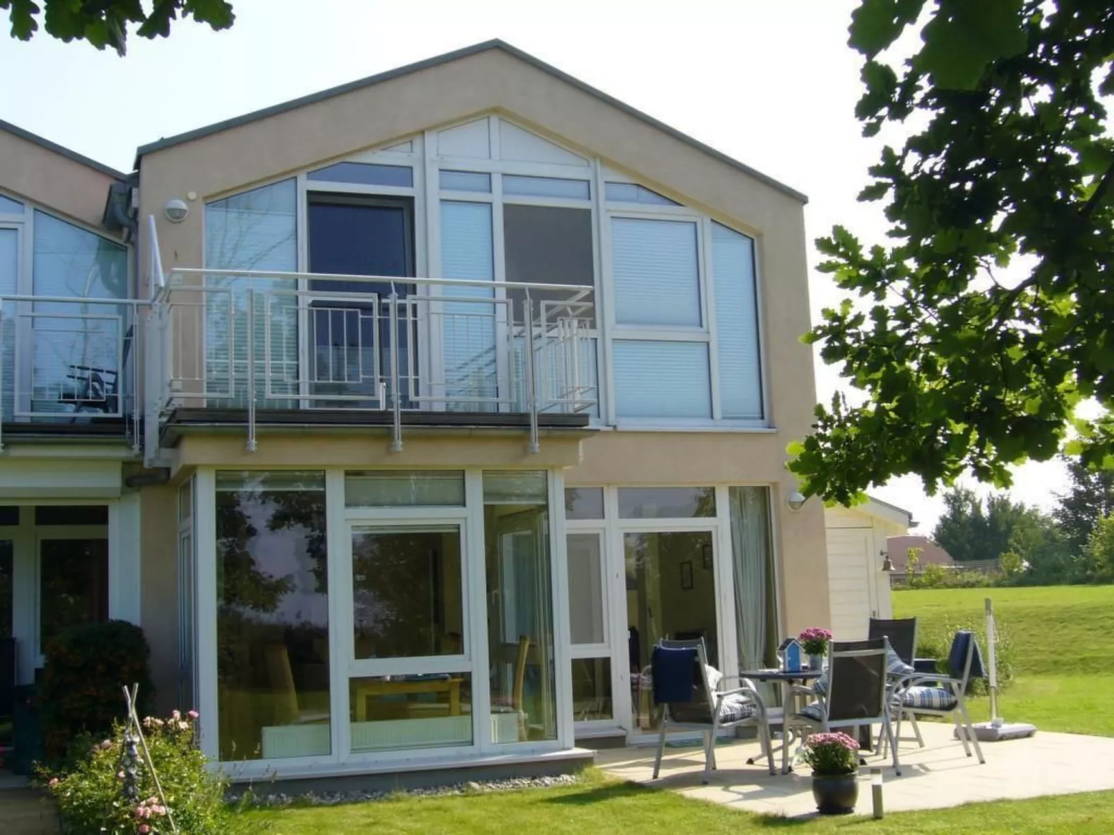 Mit großer Terrasse und herrlicher Aussicht-Buiten