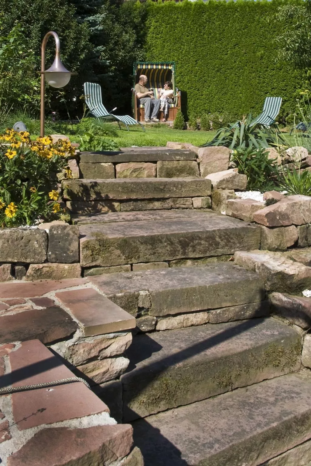 Mit großem Garten und Gemeinschaftspool-Buiten